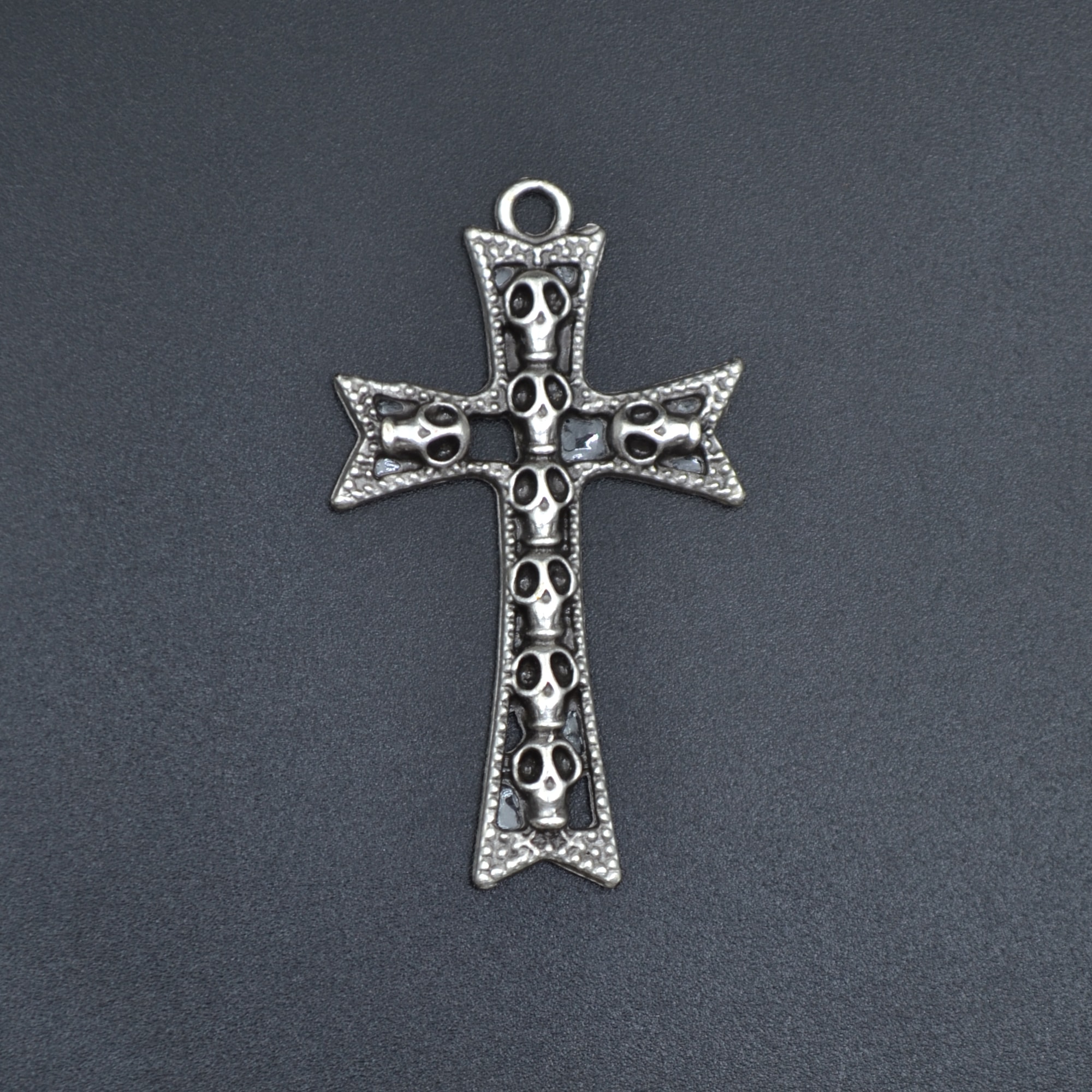 Kuru Kafalı Haç Kolye - Gümüş ( Silver ) Renk - 60 cm Düz Ezme Zincir Kolye