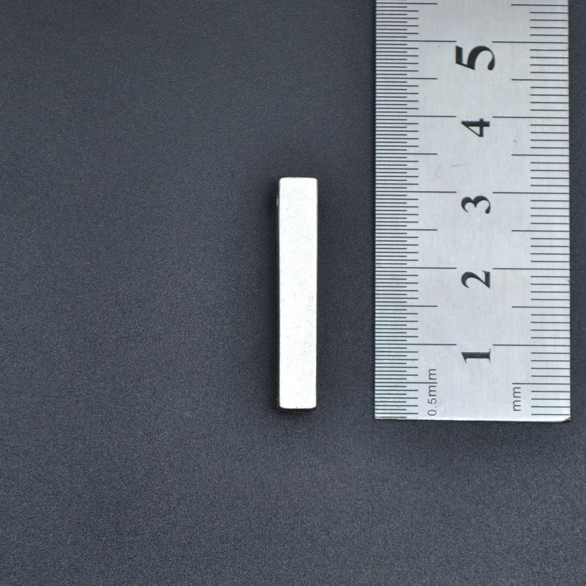 Kısa Çubuk - Prizma Kolye - Gümüş ( Silver ) Renk - 60 cm Deri İp Kolye