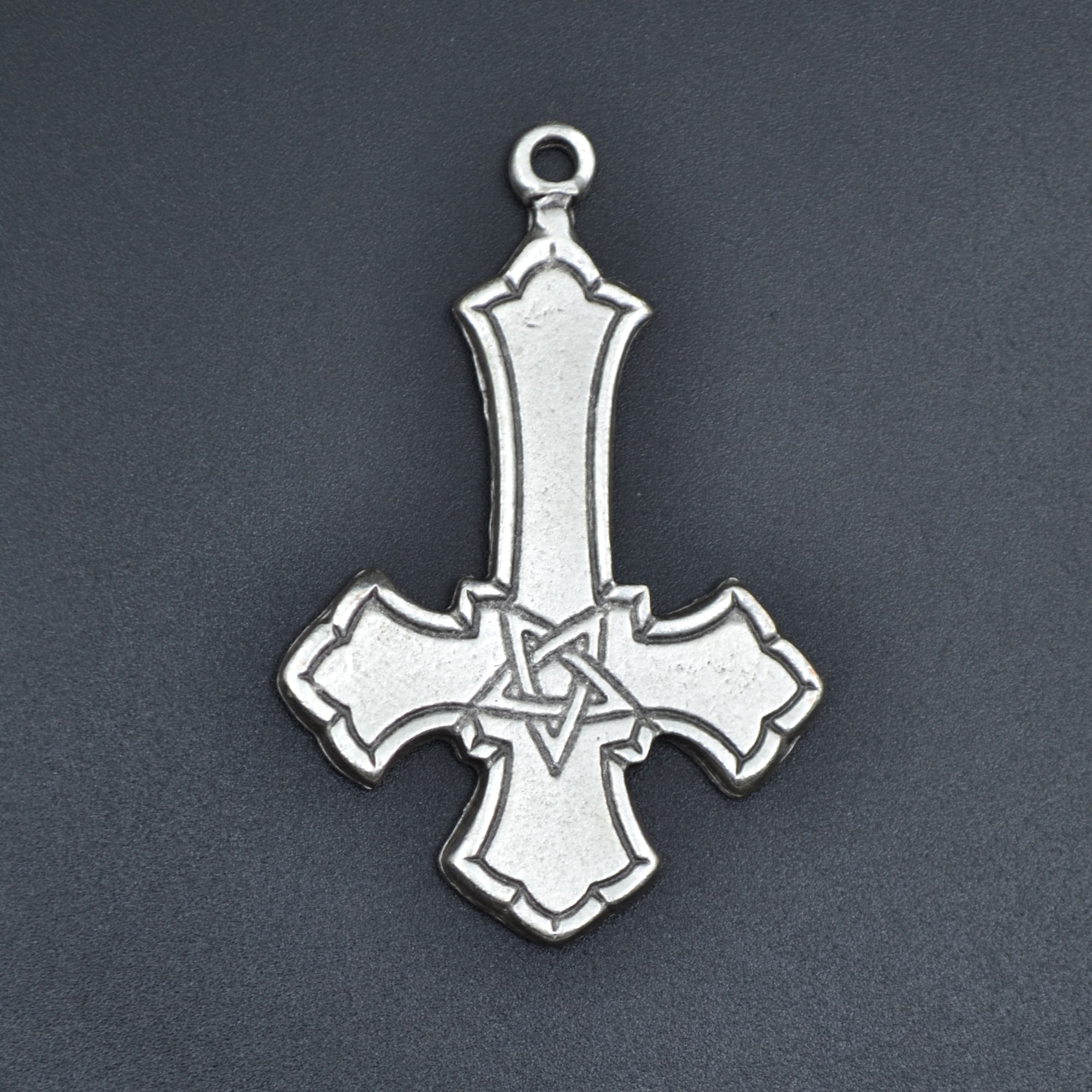 Ters Haç Kolye - Gümüş ( Silver ) Renk - 60 cm Düz Ezme Zincir Kolye