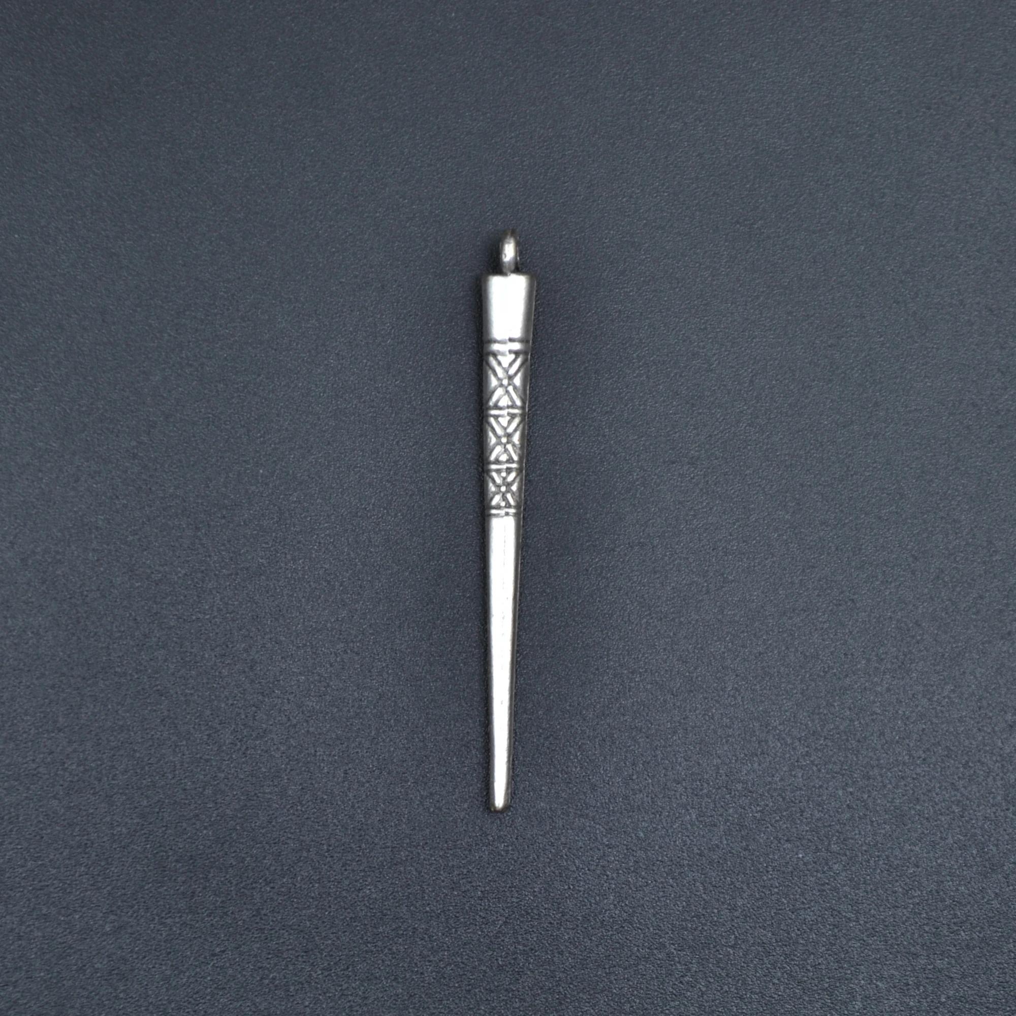 Etnik Desenli Çubuk Kolye - Gümüş ( Silver ) Renk - 60 cm Düz Ezme Zincir Kolye