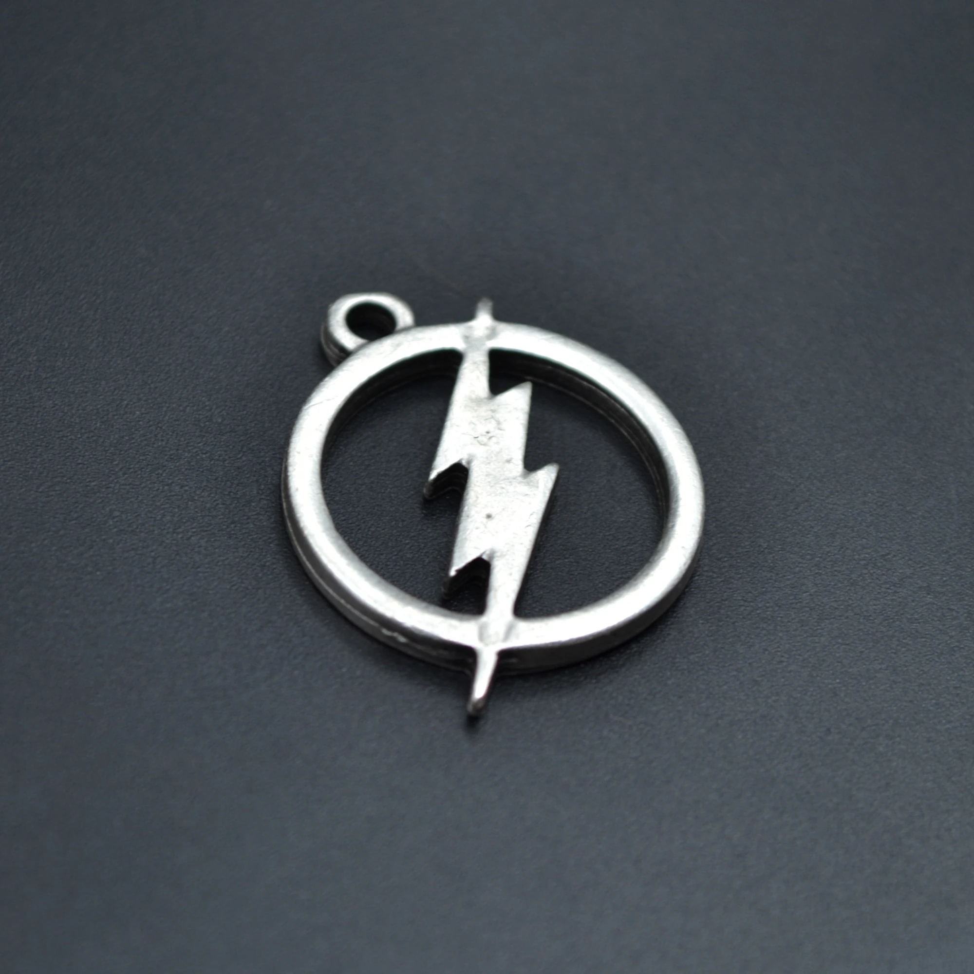 Şimşek Flash Kolye - Gümüş ( Silver ) Renk - 60 cm Örme Zincir Kolye