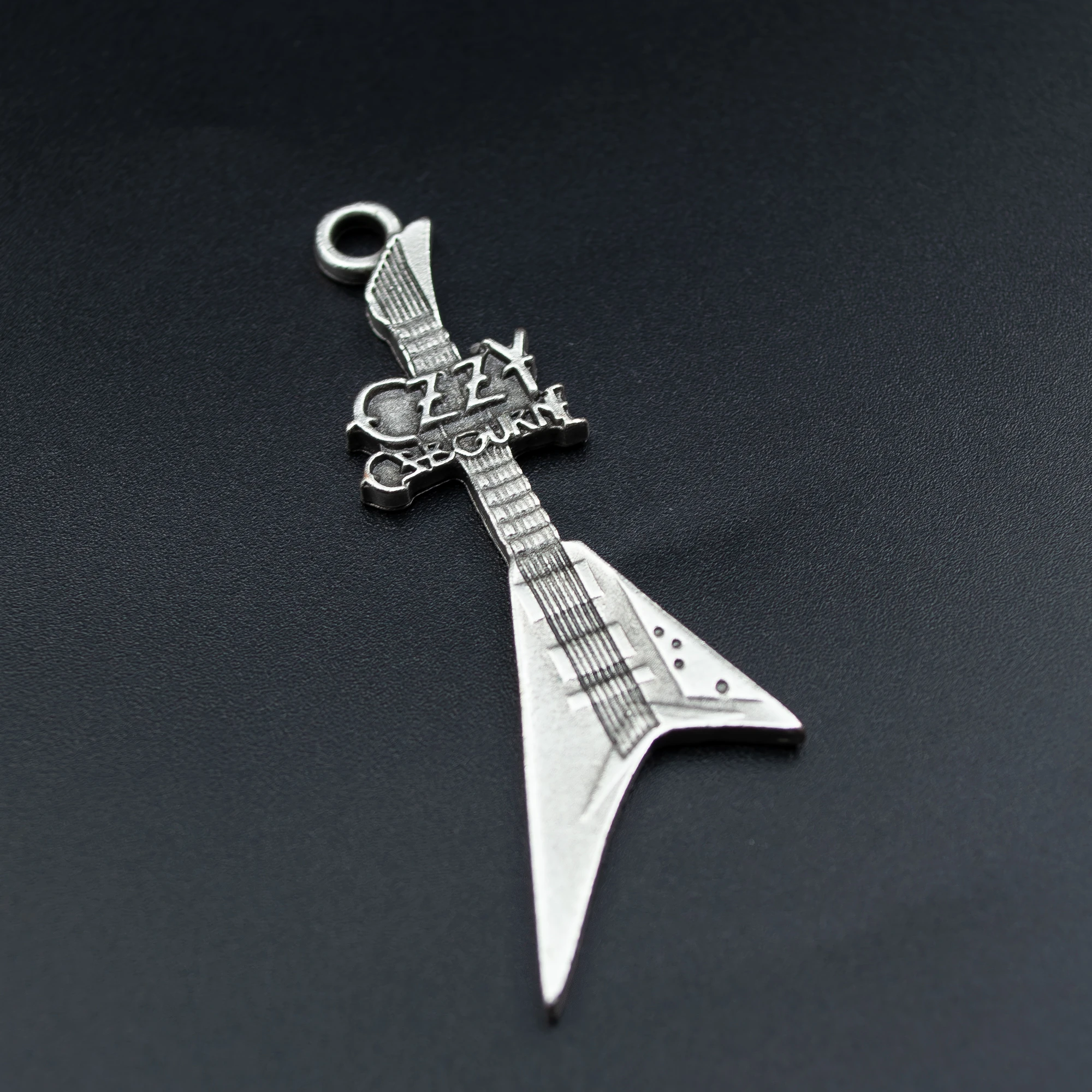 Ozzy Osbourne Elektro Gitar Kolye - Gümüş ( Silver ) Renk - 60 cm Düz Ezme Zincir Kolye