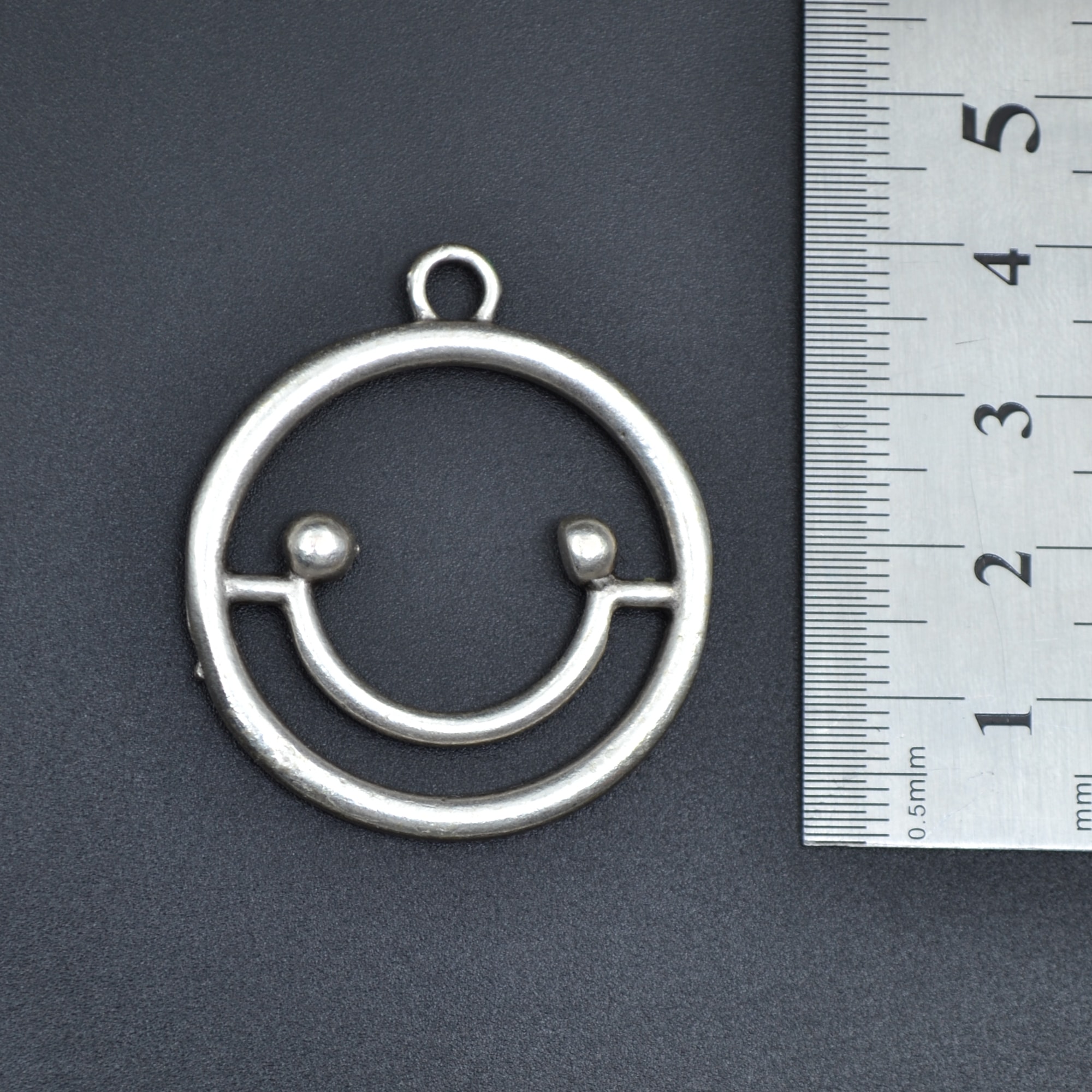 Büyük Gülsen Surat - Smile Kolye - Gümüş ( Silver ) Renk - 60 cm Deri İp Kolye