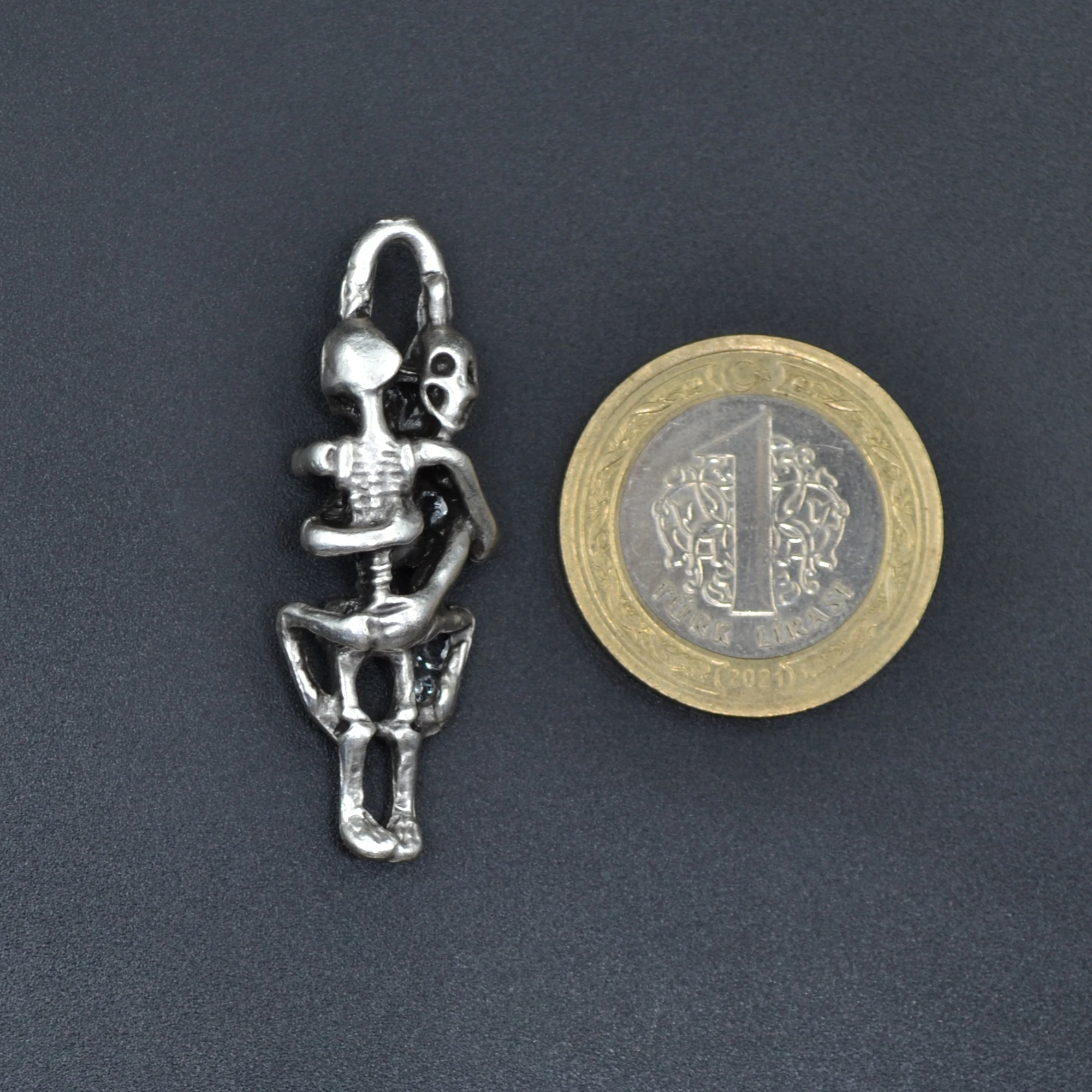 Sarılan İskelet Kolye - Gümüş ( Silver ) Renk - 60 cm Düz Ezme Zincir Kolye