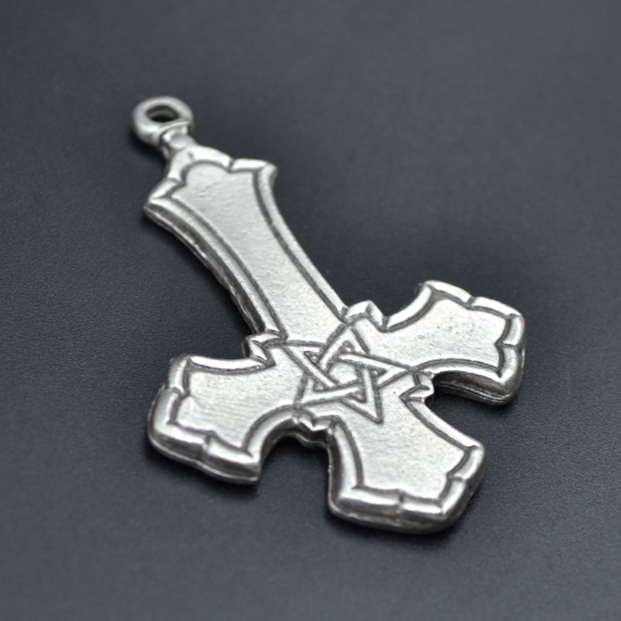 Ters Haç Kolye - Gümüş ( Silver ) Renk - 60 cm Düz Ezme Zincir Kolye