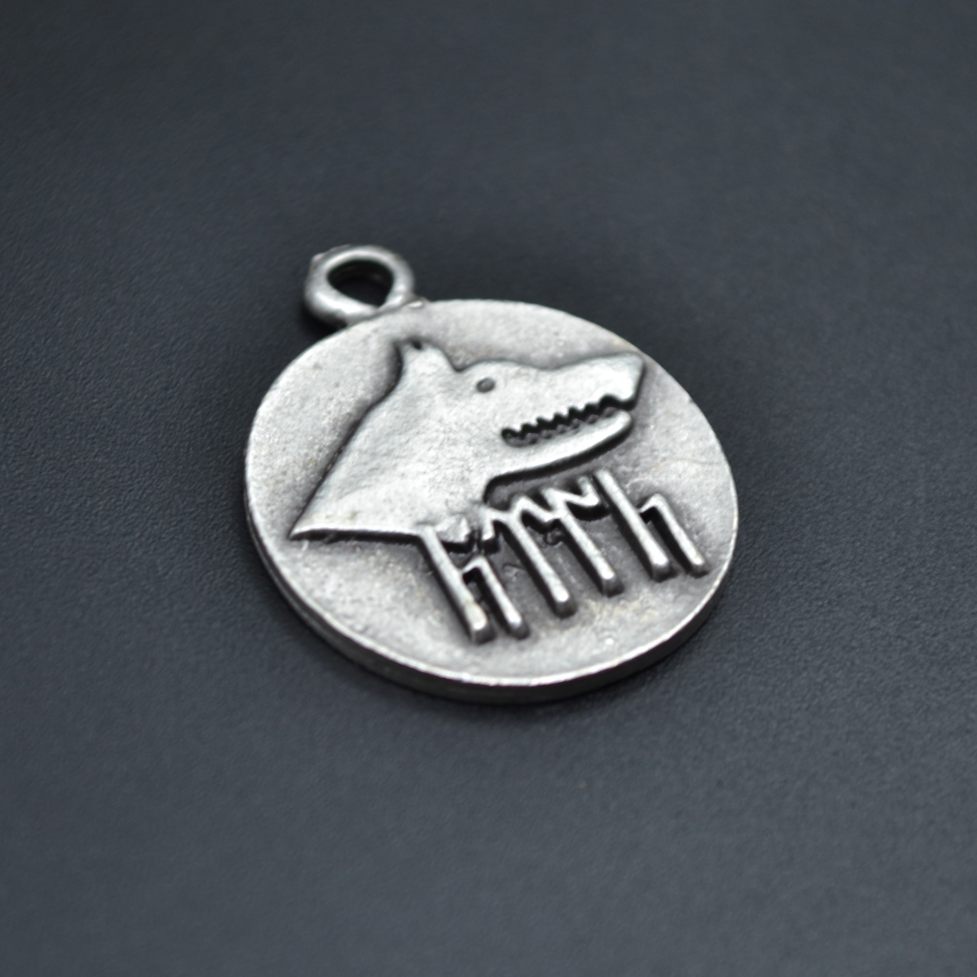 Göktürkçe Türk - Kurt Madalyon Kolye Ucu - Gümüş ( Silver ) Renk