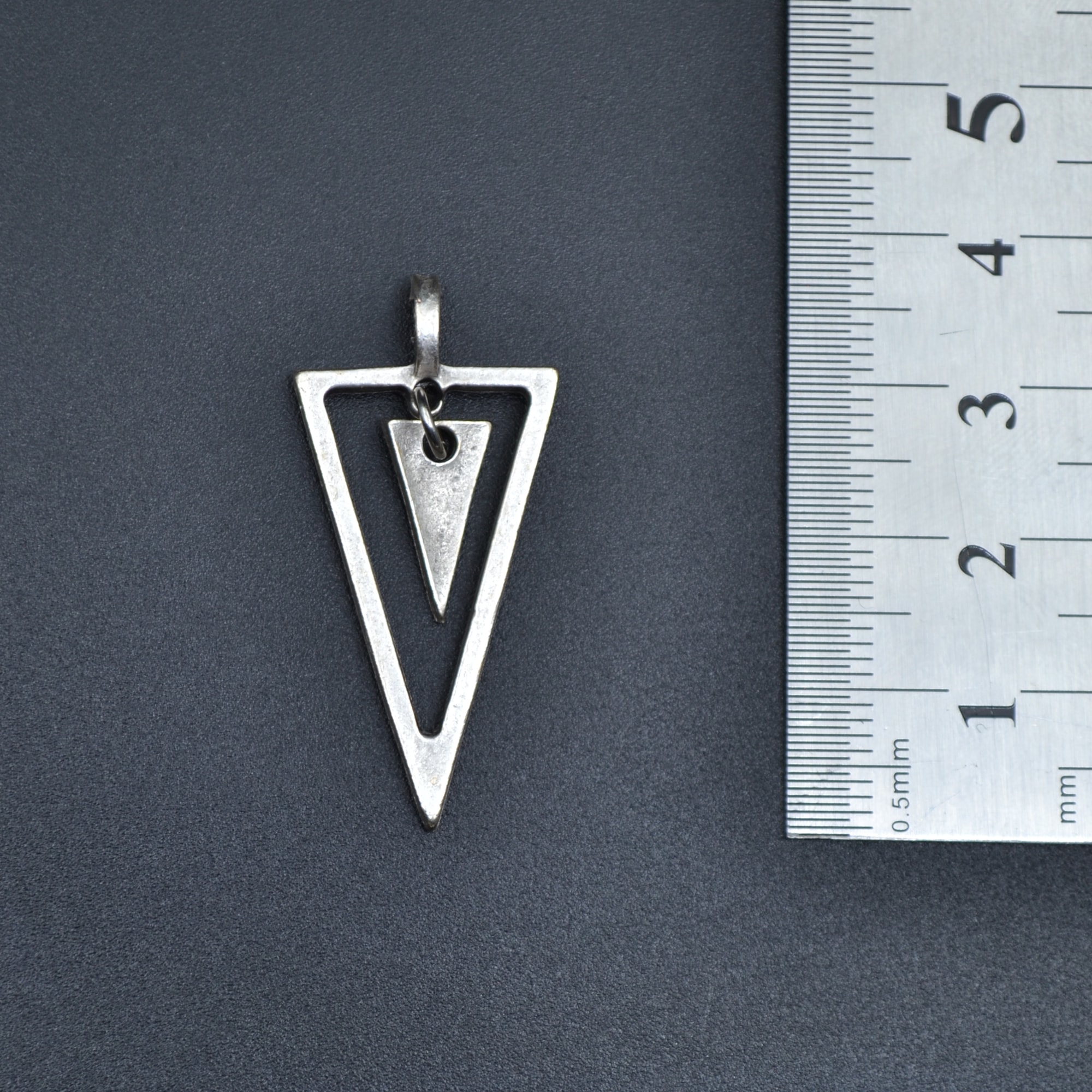 Sallantılı Üçgen Kolye - Gümüş ( Silver ) Renk - 60 cm Düz Ezme Zincir Kolye