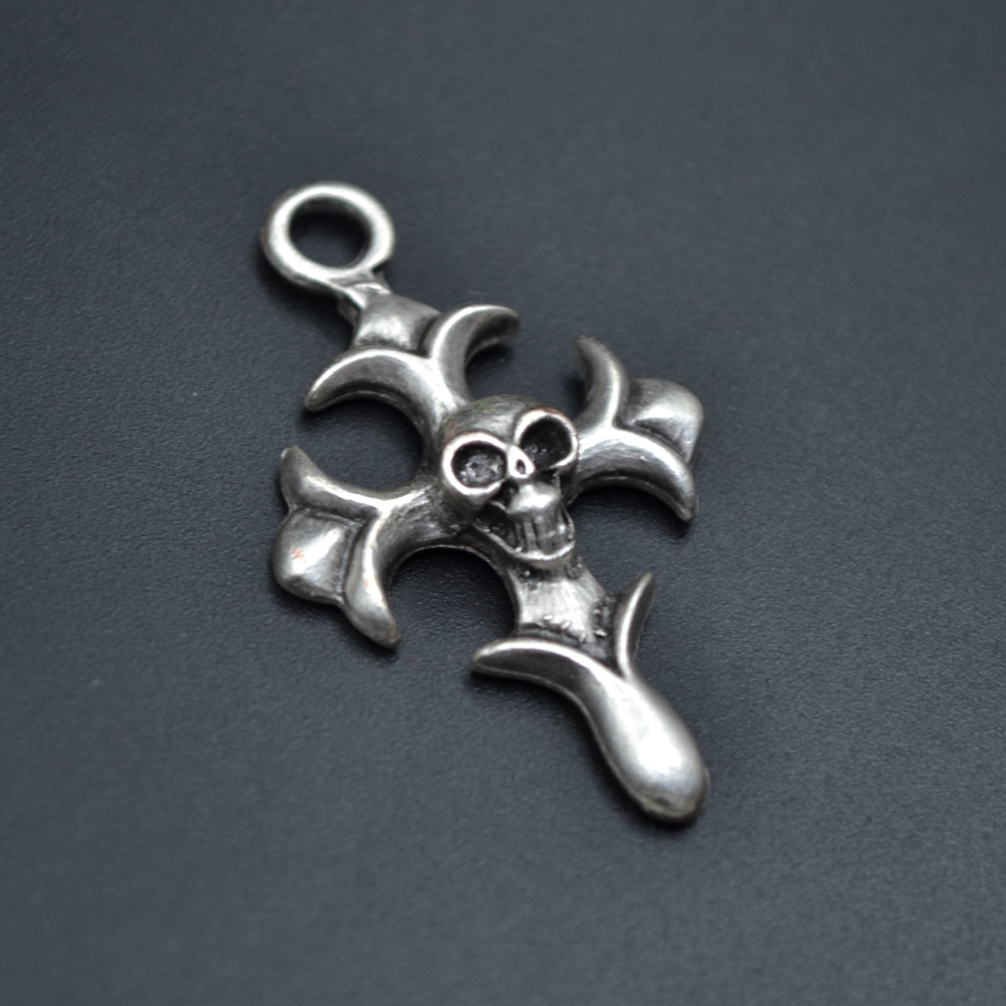 Kuru Kafalı Haç Kolye - Gümüş ( Silver ) Renk - 60 cm Düz Ezme Zincir Kolye