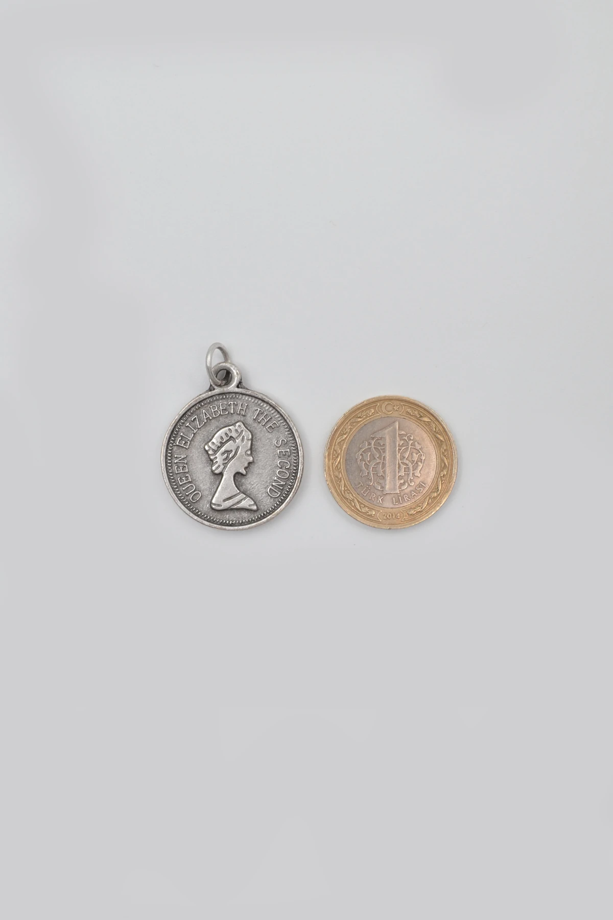 Kraliçe Elizabeth II (Genç Portre) Örme Zincir Kolye - Antik Gümüş Kaplama - Kadın Erkek - 60 cm