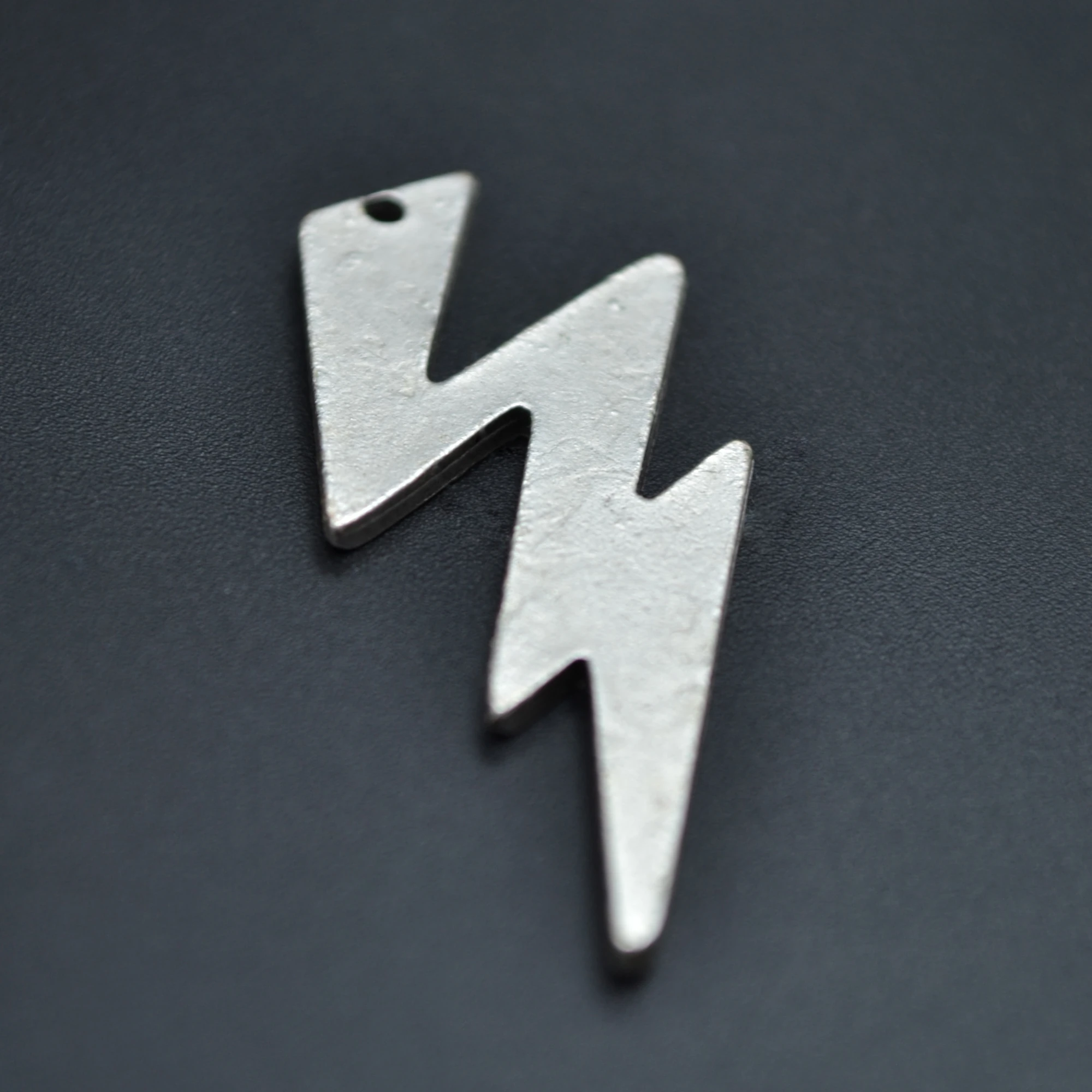 Şimşek Flash Kolye - Gümüş ( Silver ) Renk - 60 cm Deri İp Kolye