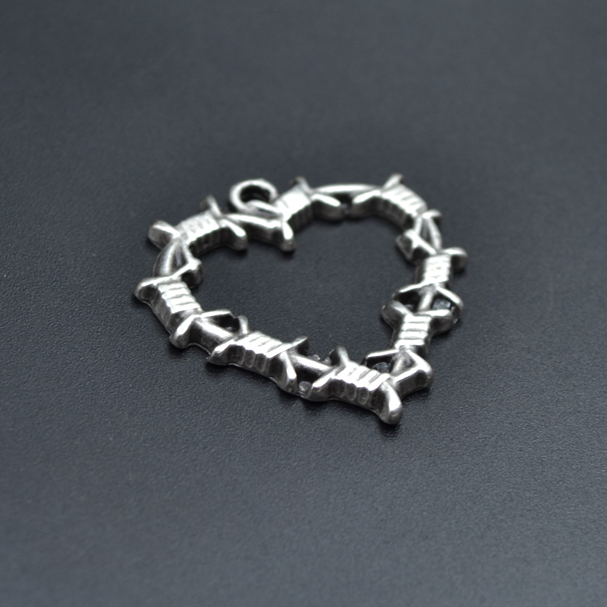 Dikenli Kalp Kolye - Gümüş ( Silver ) Renk - 60 cm Deri İp Kolye