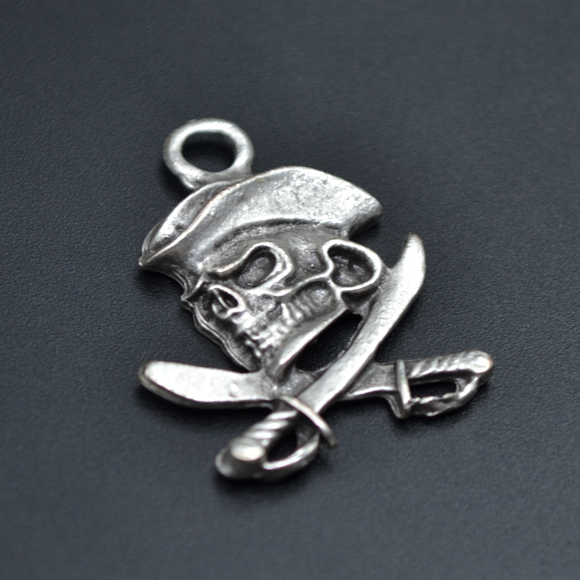 Kuru Kafa Korsan - Kılıç Kolye Ucu - Gümüş ( Silver ) Renk