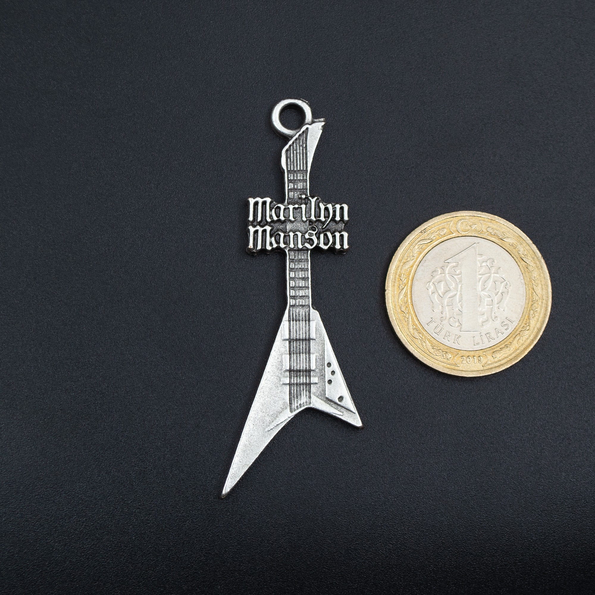 Marilyn Manson Elektro Gitar Kolye - Gümüş ( Silver ) Renk - 60 cm Örme Zincir Kolye