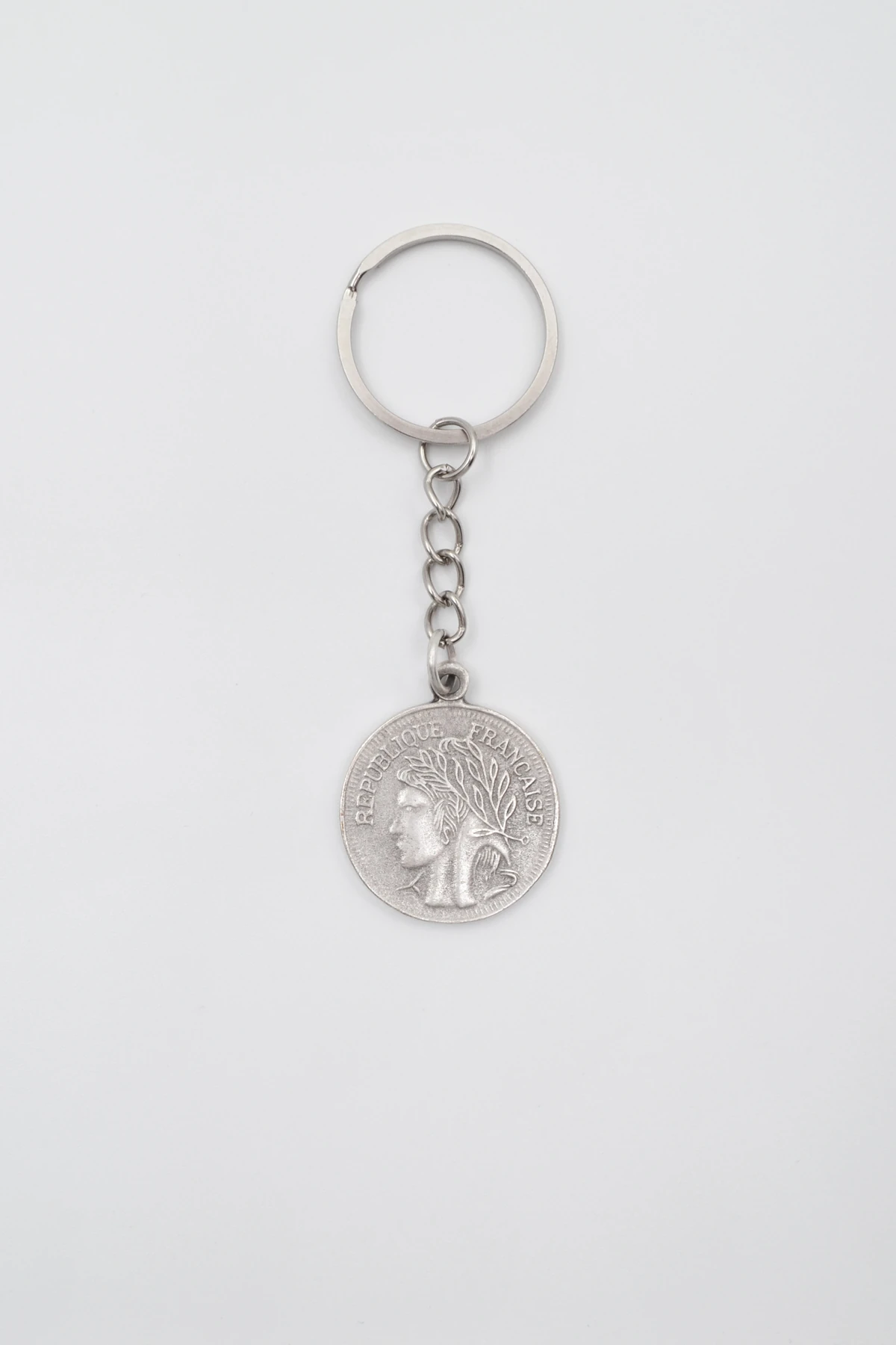 Francesca - Zambak Çiçeği Madalyon Anahtarlık - Antik Gümüş Kaplama - Kadın Erkek