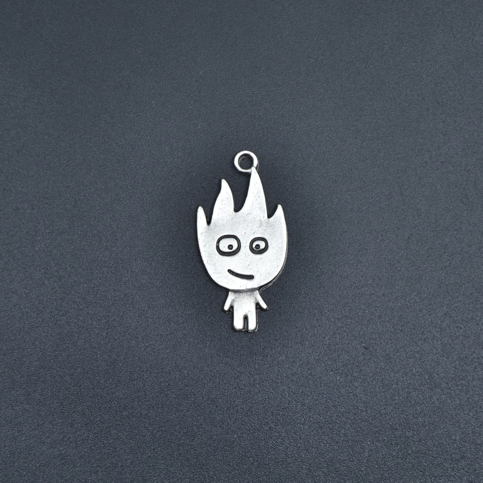 Minimal Ateş Kolye - Gümüş ( Silver ) Renk - 60 cm Deri İp Kolye