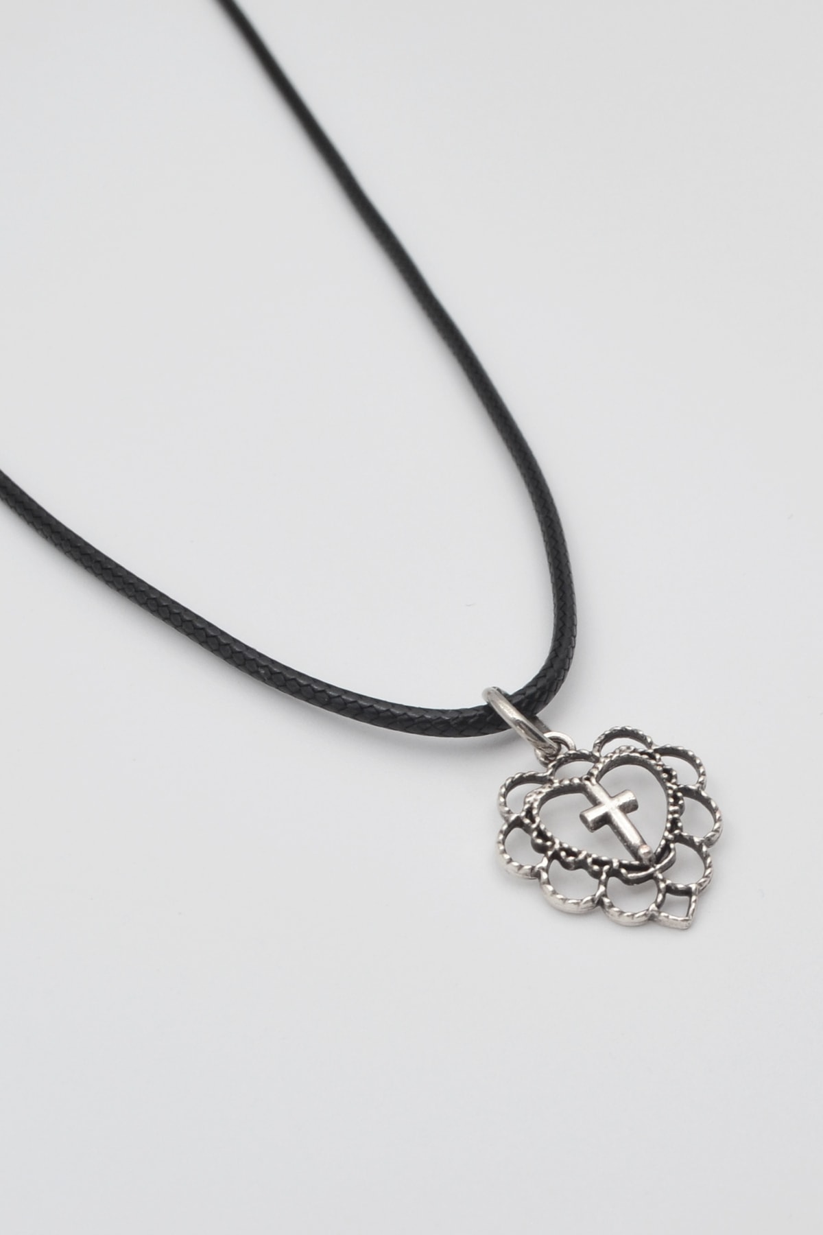 Minimal Kalp Motifli Haç Kolye - Gümüş ( Silver ) Renk - 60 cm Deri İp Kolye