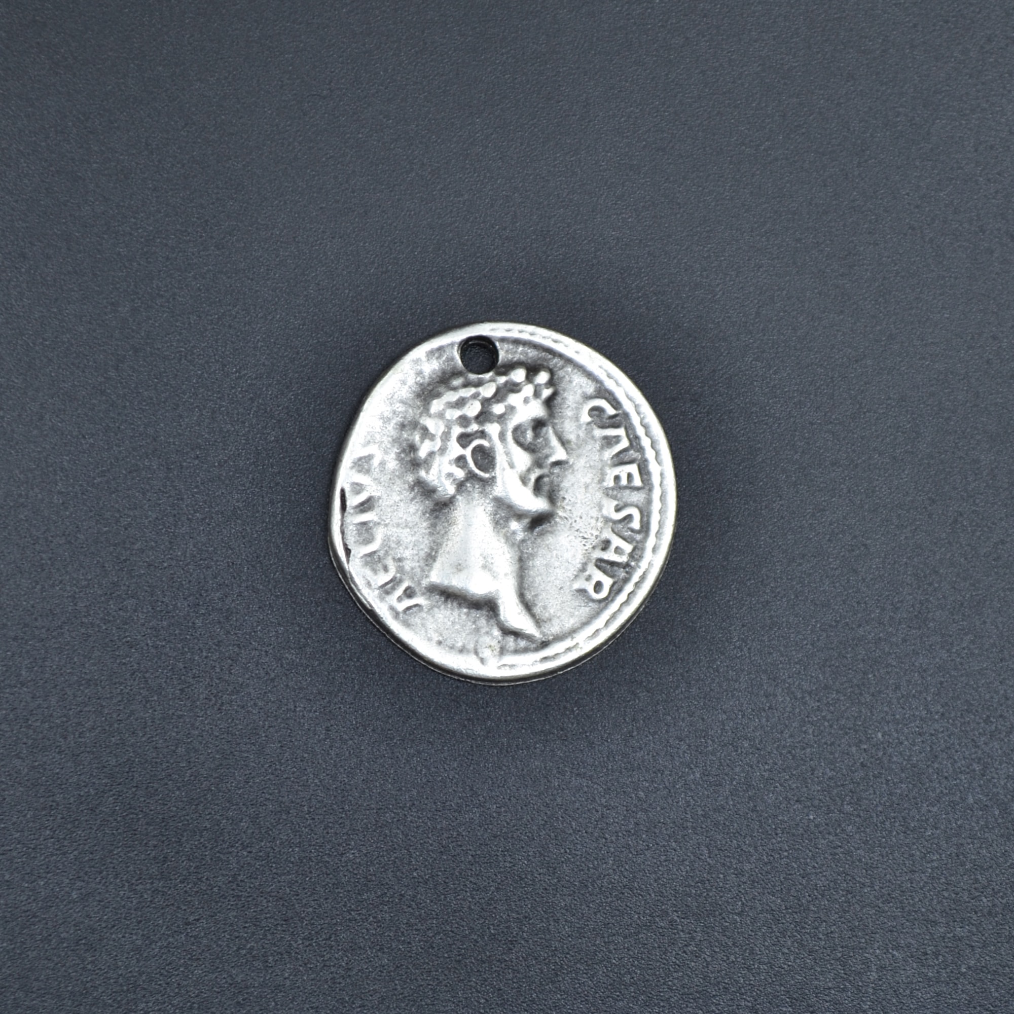 Caesar Roma Parası Sikke Kolye - Gümüş ( Silver ) Renk - 60 cm Deri İp Kolye