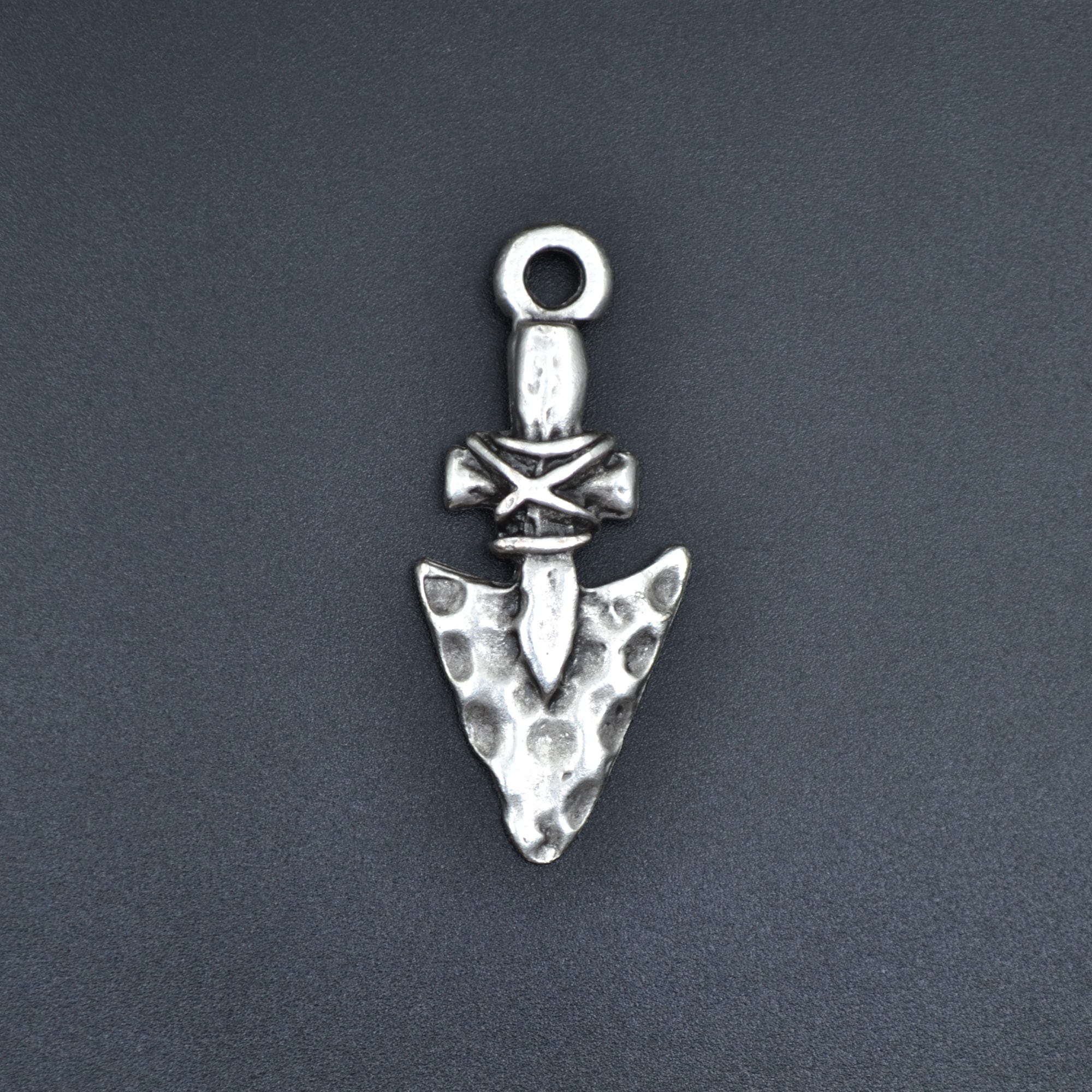 Antik Ok Ucu Şeklinde Kolye - Gümüş ( Silver ) Renk - 60 cm Deri İp Kolye