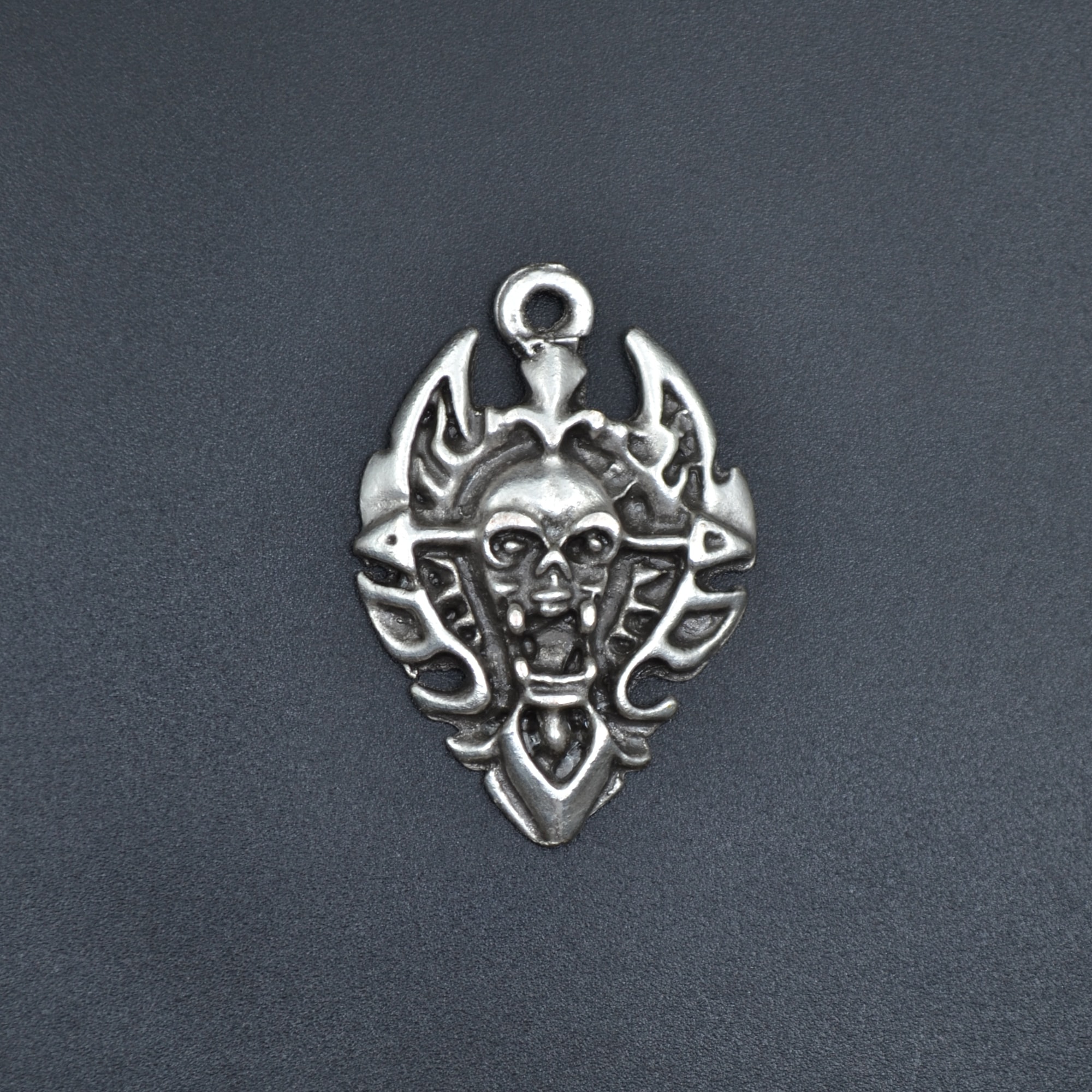 Diablo Kalkan Kolye Ucu - Gümüş ( Silver ) Renk