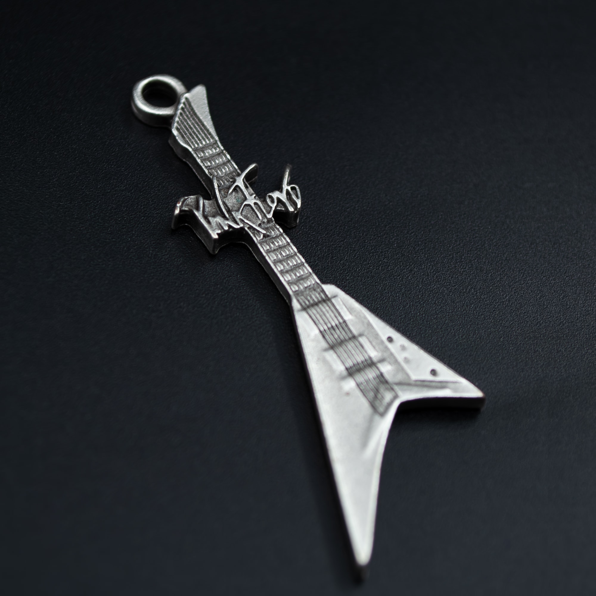 Pink Floyd Elektro Gitar Kolye - Gümüş ( Silver ) Renk - 60 cm Deri İp Kolye