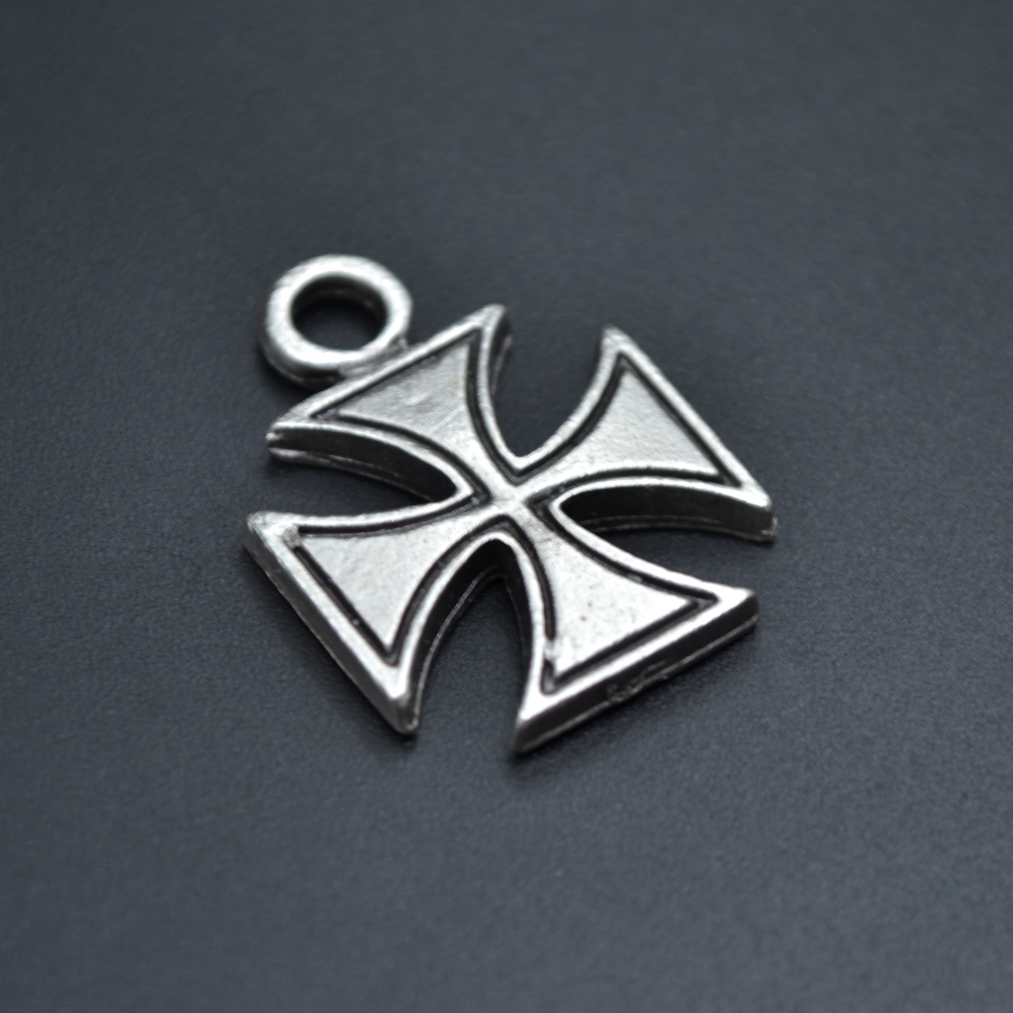 Gamalı Haç Kolye - Gümüş ( Silver ) Renk - 60 cm Deri İp Kolye