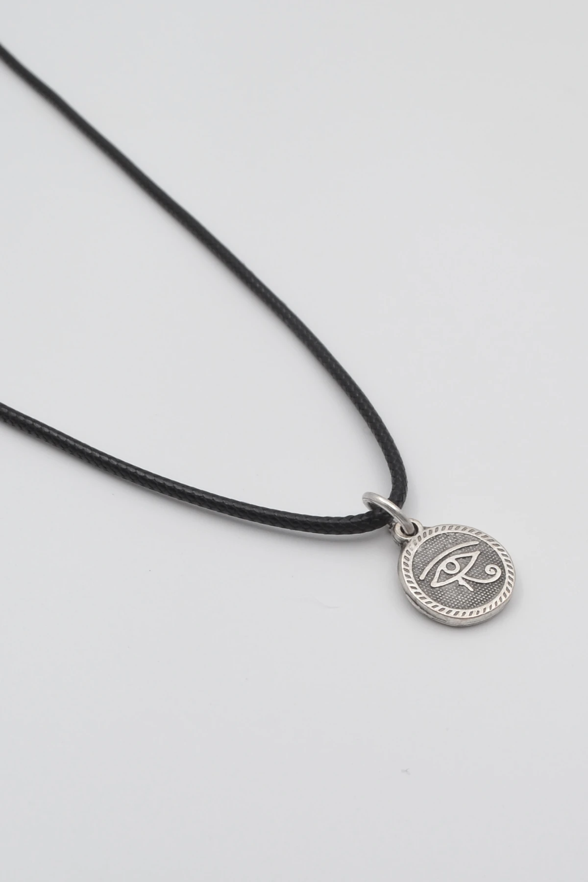 Horus'un Gözü Siyah Deri İp Kolye - Antik Gümüş Kaplama - Kadın Erkek - 60 cm