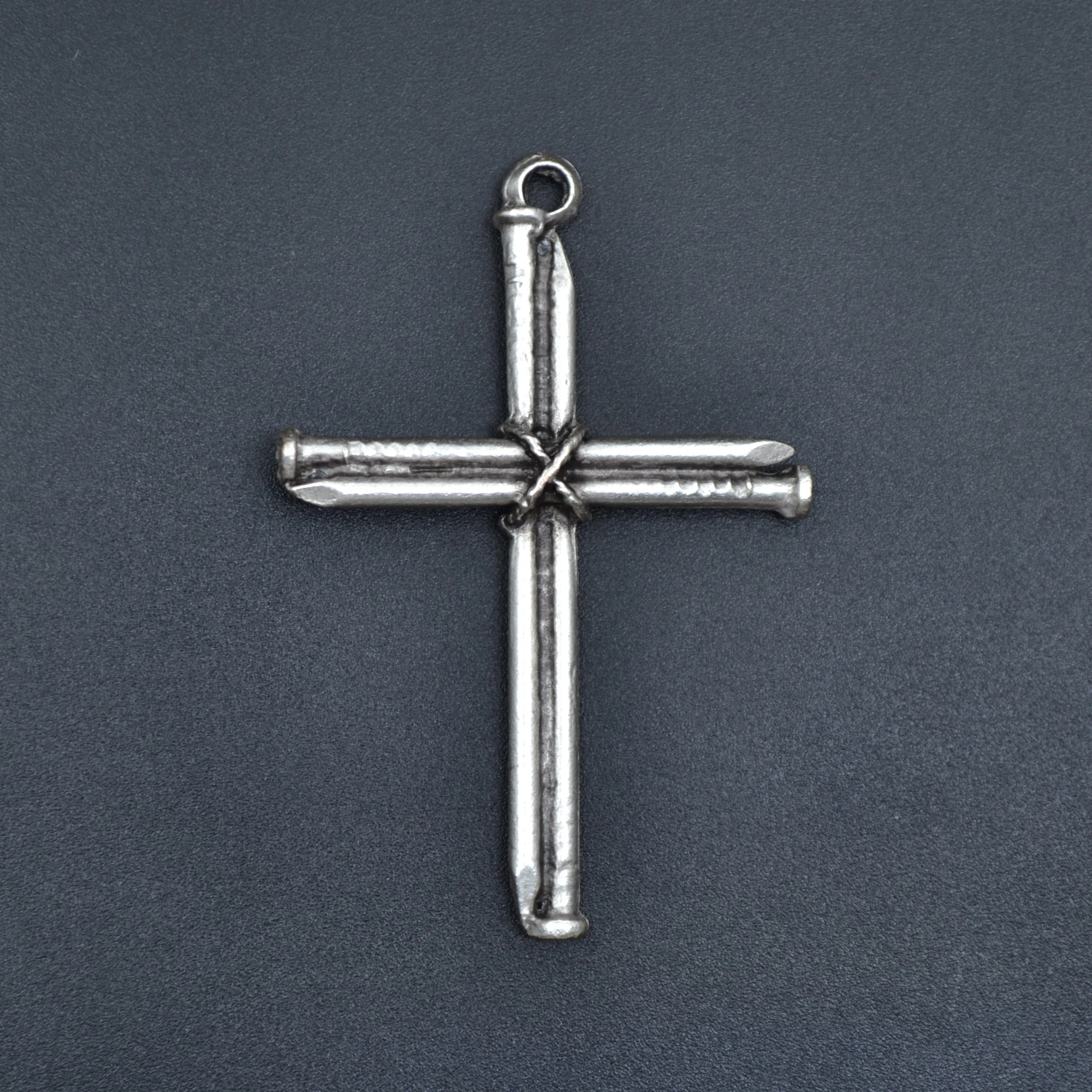 Çivili Haç Kolye Ucu - Gümüş ( Silver ) Renk