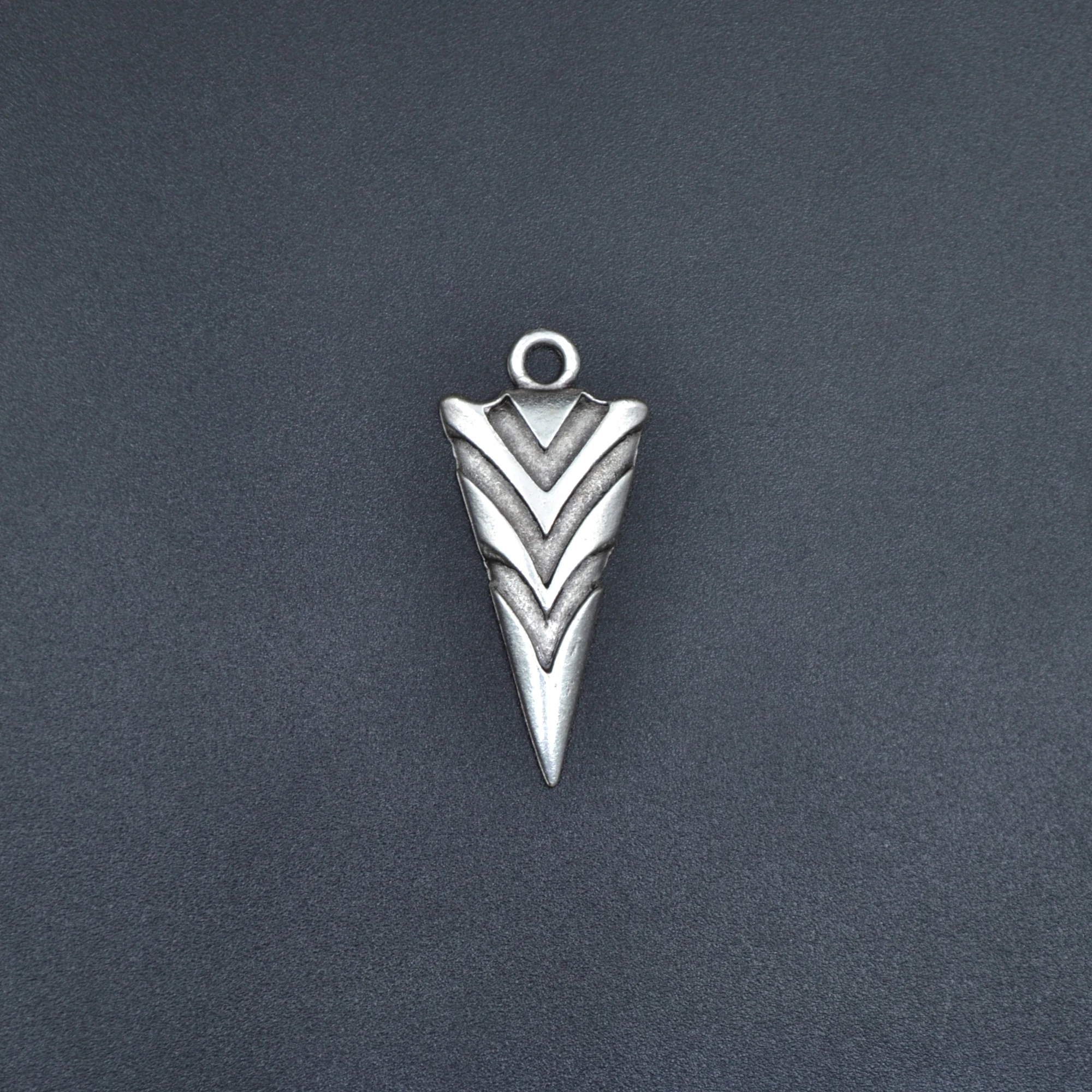 Minimal Ok Ucu Şeklinde Kolye - Gümüş ( Silver ) Renk - 60 cm Örme Zincir Kolye