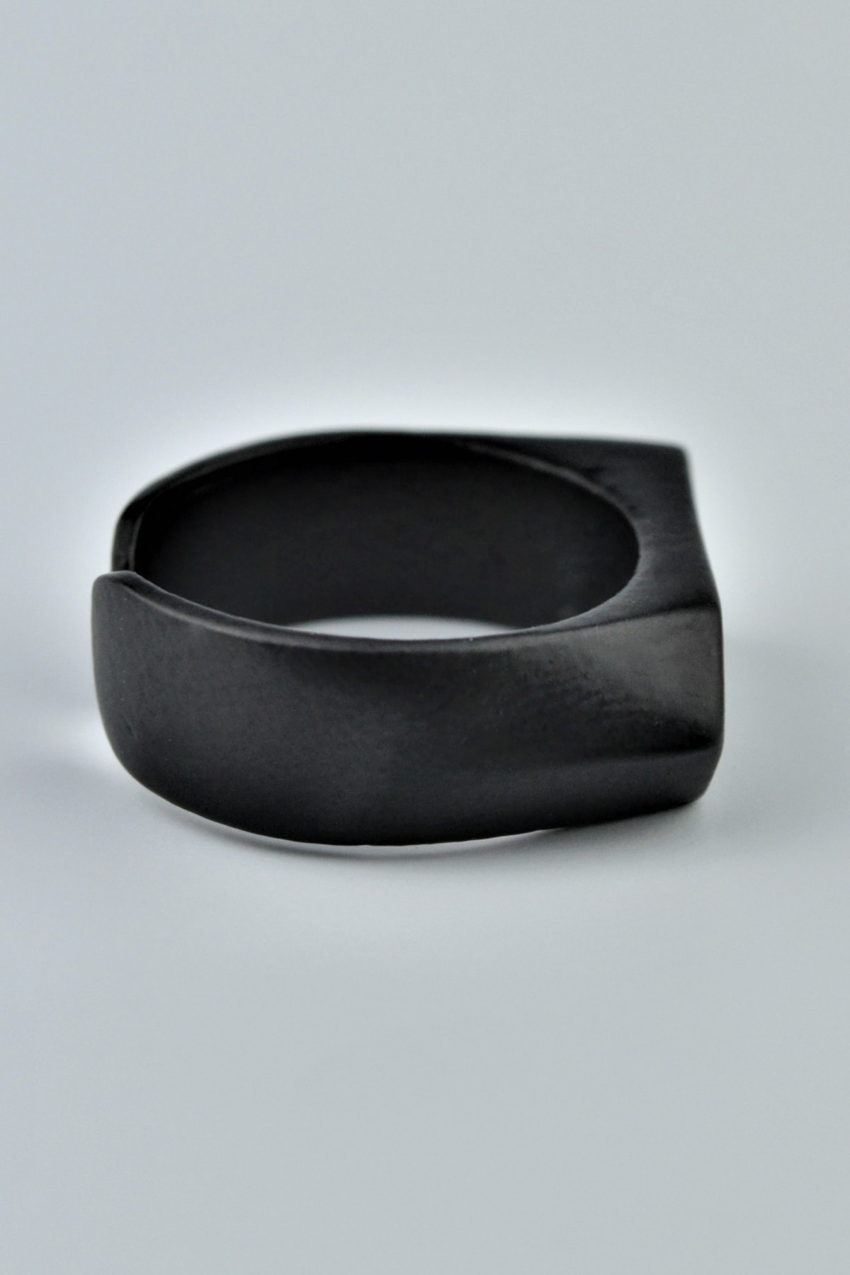 Geometrik Şovalye Mat Siyah Kaplama Ayarlamalı Erkek Yüzük