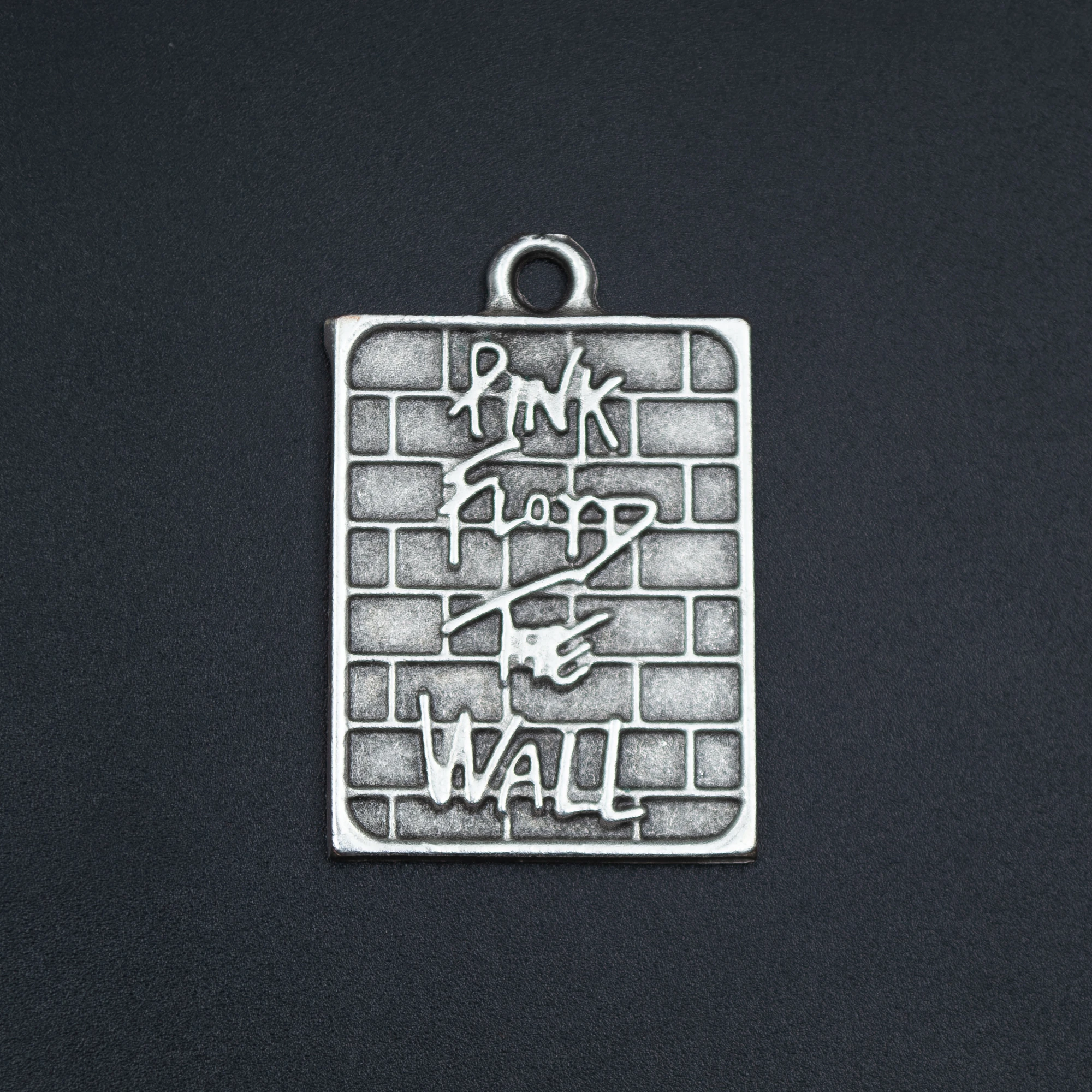 Pink Floyd The Wall Kolye - Gümüş ( Silver ) Renk - 60 cm Deri İp Kolye
