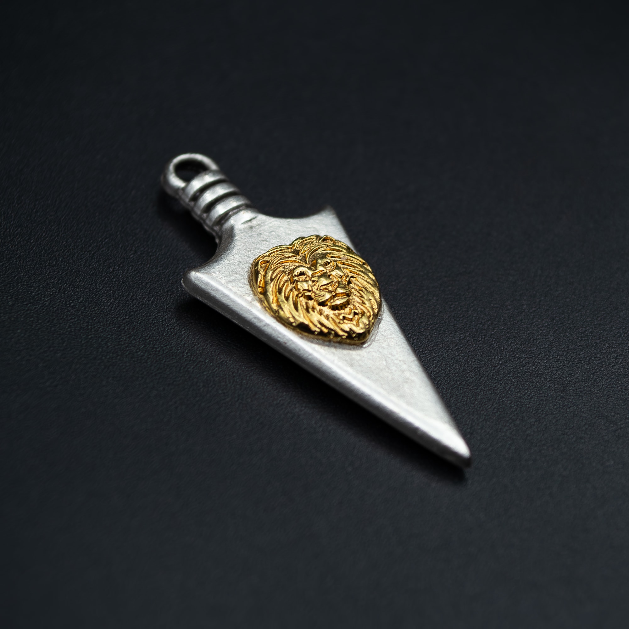 Ok Ucu Aslan Detaylı Kolye - Gümüş ( Silver ) Renk - 60 cm Deri İp Kolye