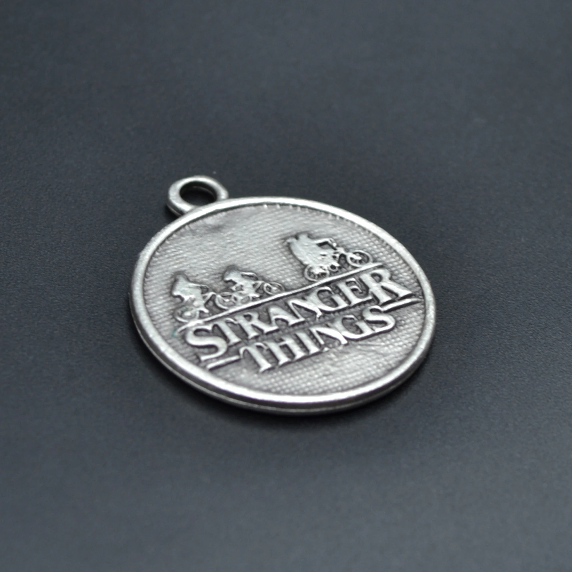 Stranger Things Kolye Ucu - Gümüş ( Silver ) Renk