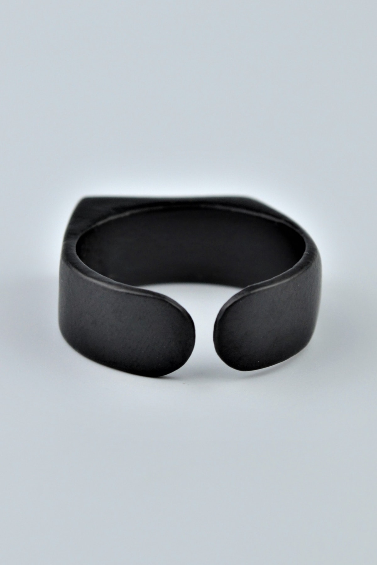 Geometrik Şovalye Mat Siyah Kaplama Ayarlamalı Erkek Yüzük