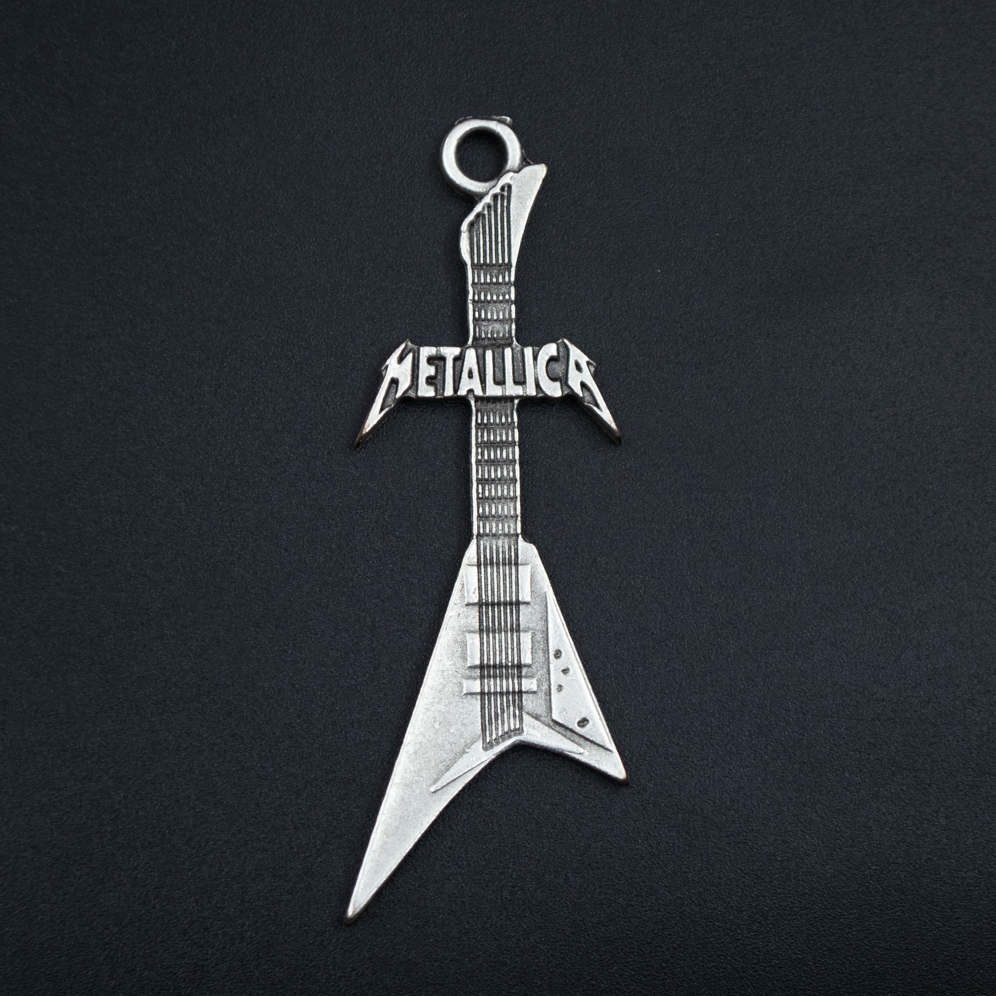 Metallica Elektro Gitar Kolye - Gümüş ( Silver ) Renk - 60 cm Deri İp Kolye