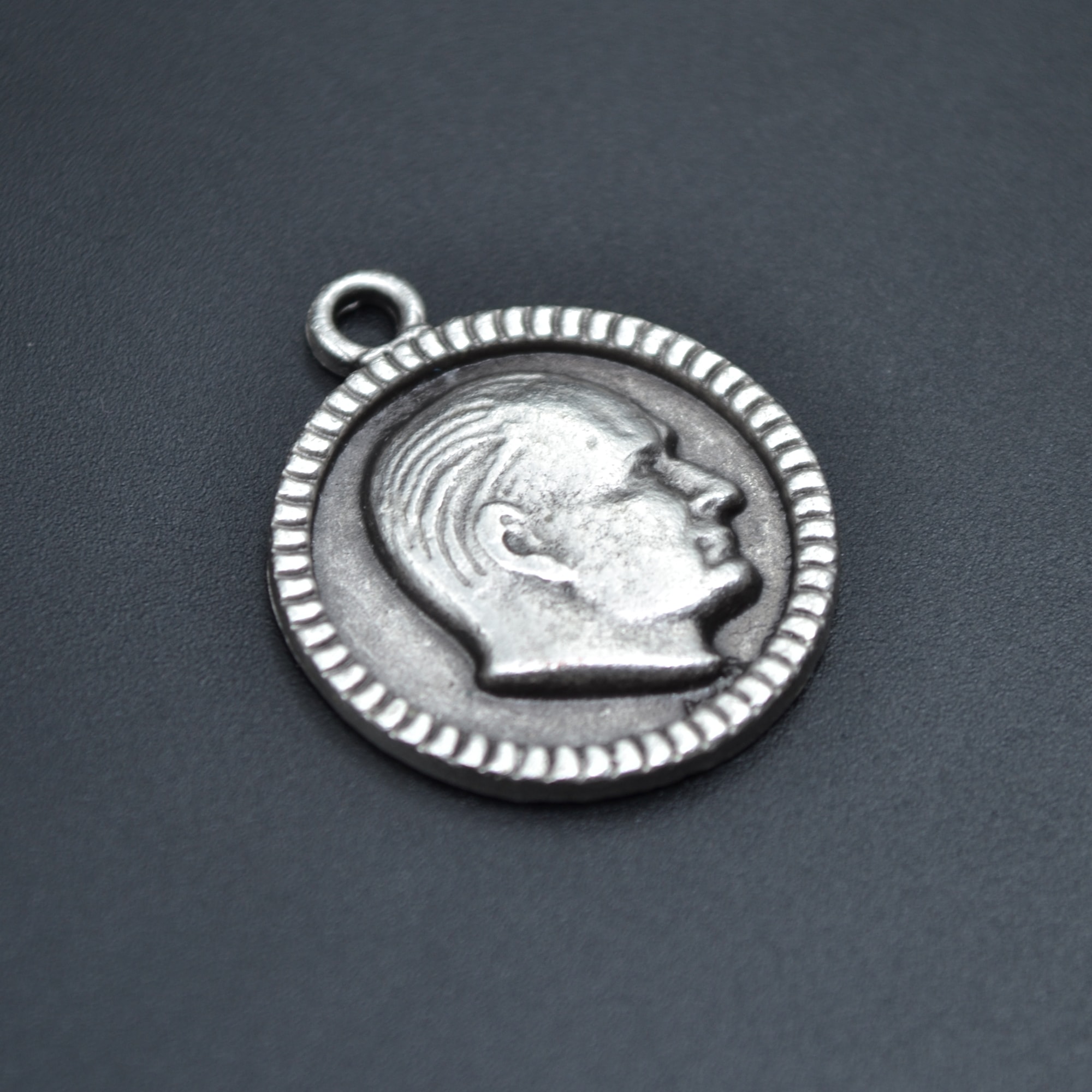 Atatürk Madalyon Kolye - Gümüş ( Silver ) Renk - 60 cm Deri İp Kolye