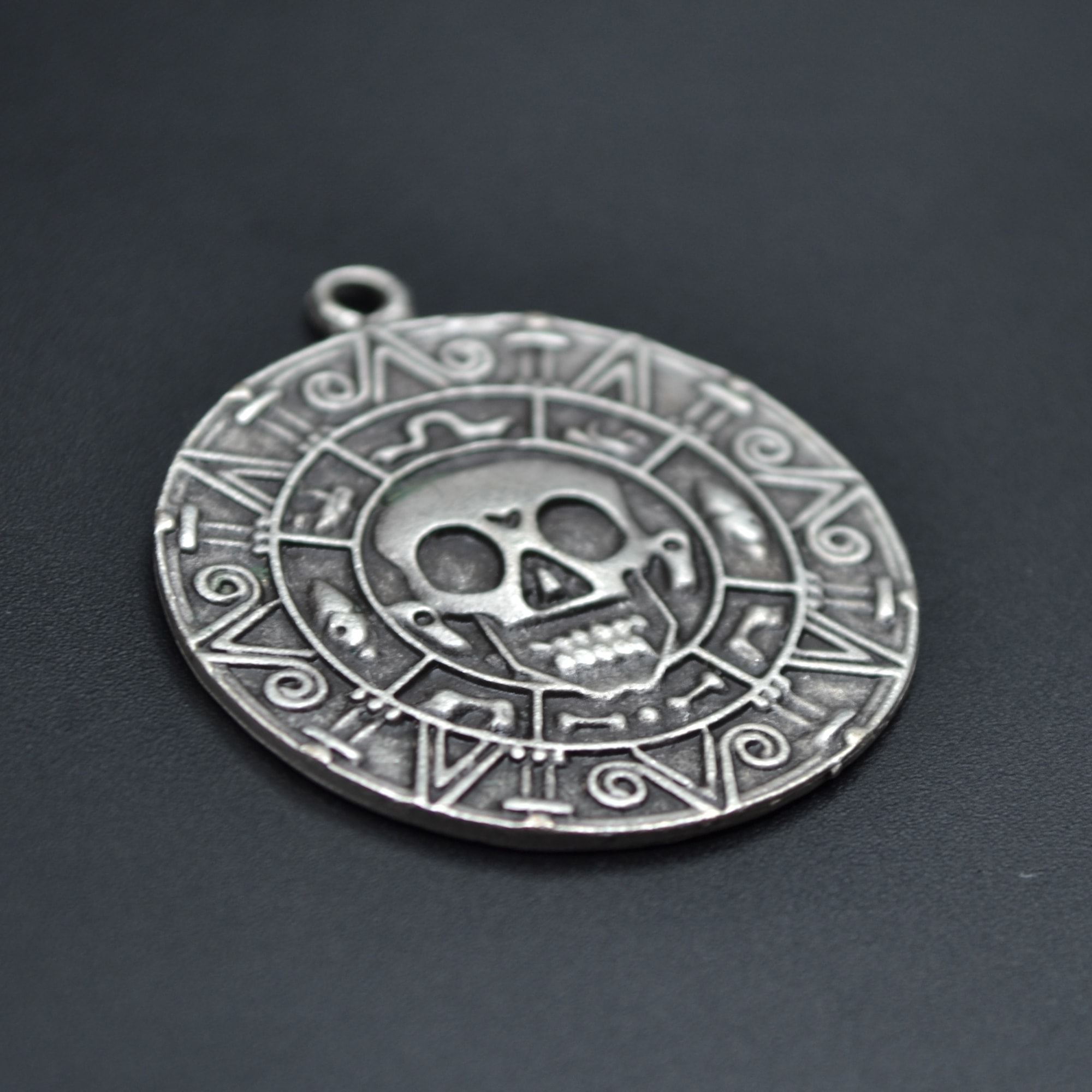 Aztec Karayip Korsanları Madalyon Kolye - Gümüş ( Silver ) Renk - 60 cm Deri İp Kolye