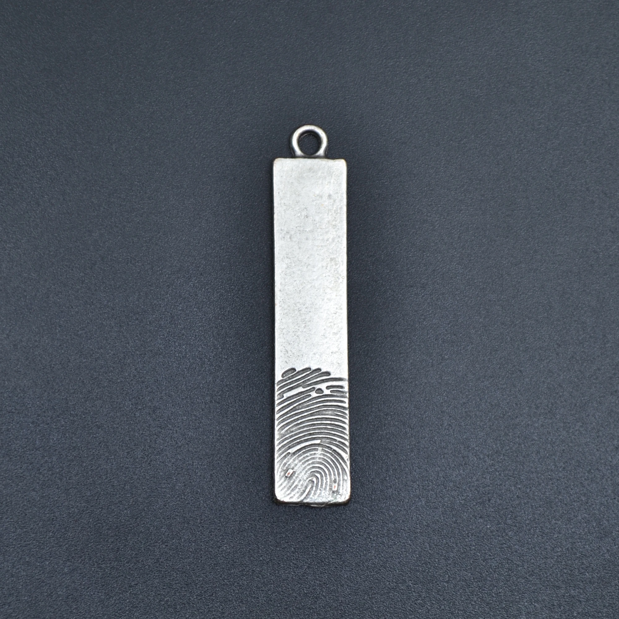 Parmak İzi Desenli Çubuk Kolye - Gümüş ( Silver ) Renk - 60 cm Deri İp Kolye