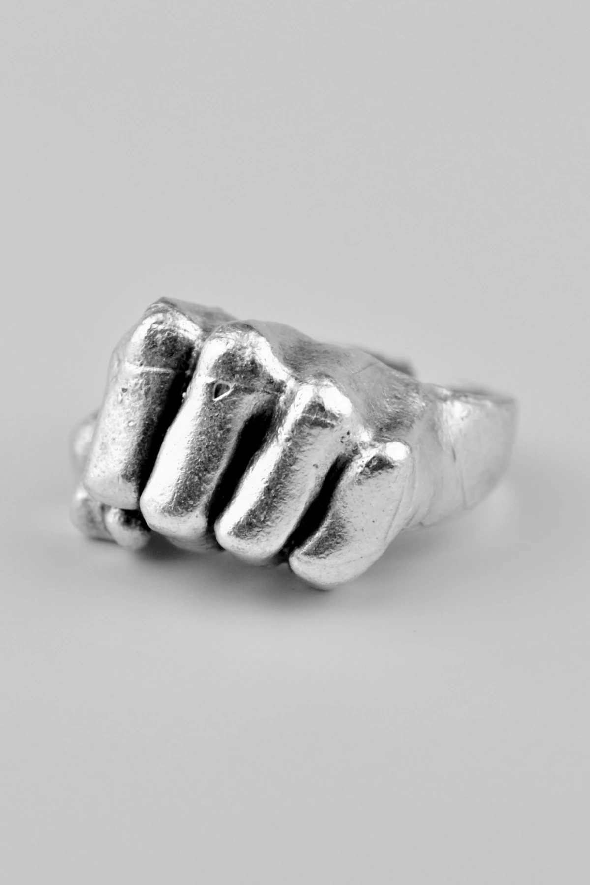 Yumruk Antik Gümüş Kaplama Ayarlamalı Erkek Yüzük