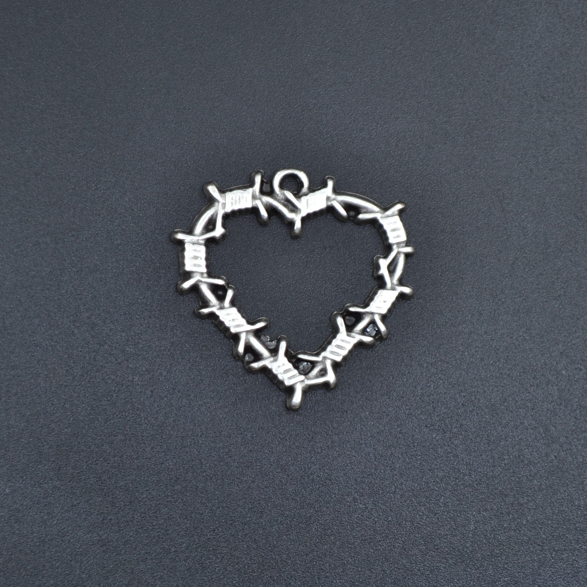 Dikenli Kalp Kolye - Gümüş ( Silver ) Renk - 60 cm Düz Ezme Zincir Kolye