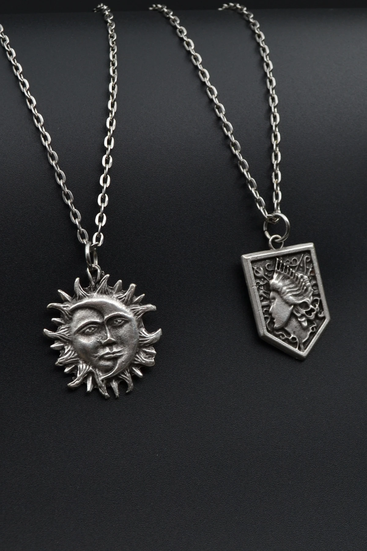 2'li Güneş ve Ay - Anime Attack On Titan Erkek Kadın Kolye Seti