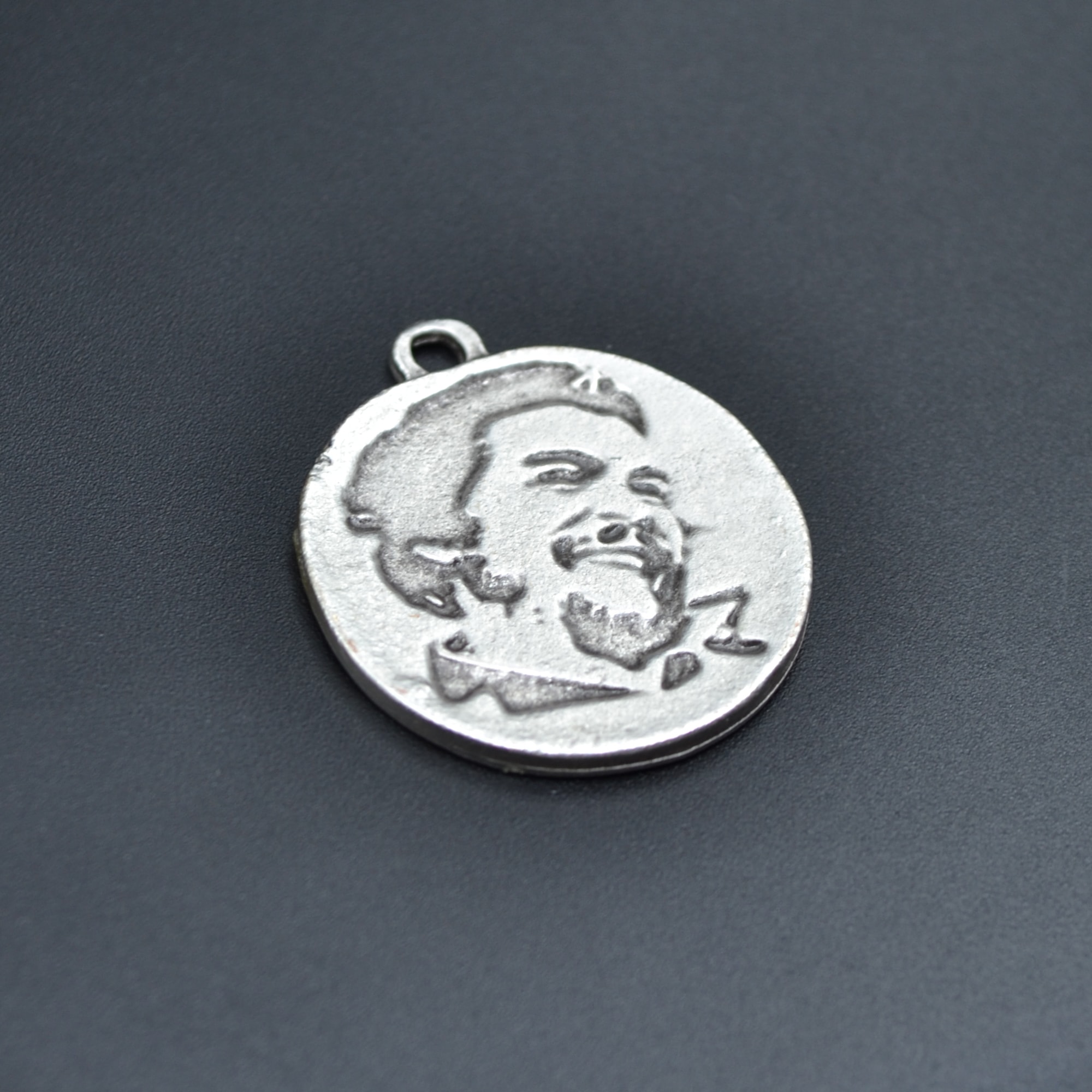 Che Guevara Madalyon Kolye Ucu - Gümüş ( Silver ) Renk