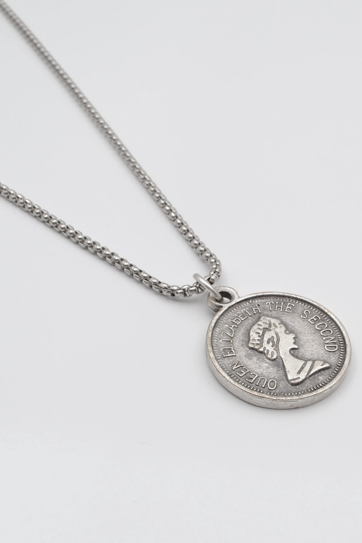 Kraliçe Elizabeth II (Genç Portre) Örme Zincir Kolye - Antik Gümüş Kaplama - Kadın Erkek - 60 cm