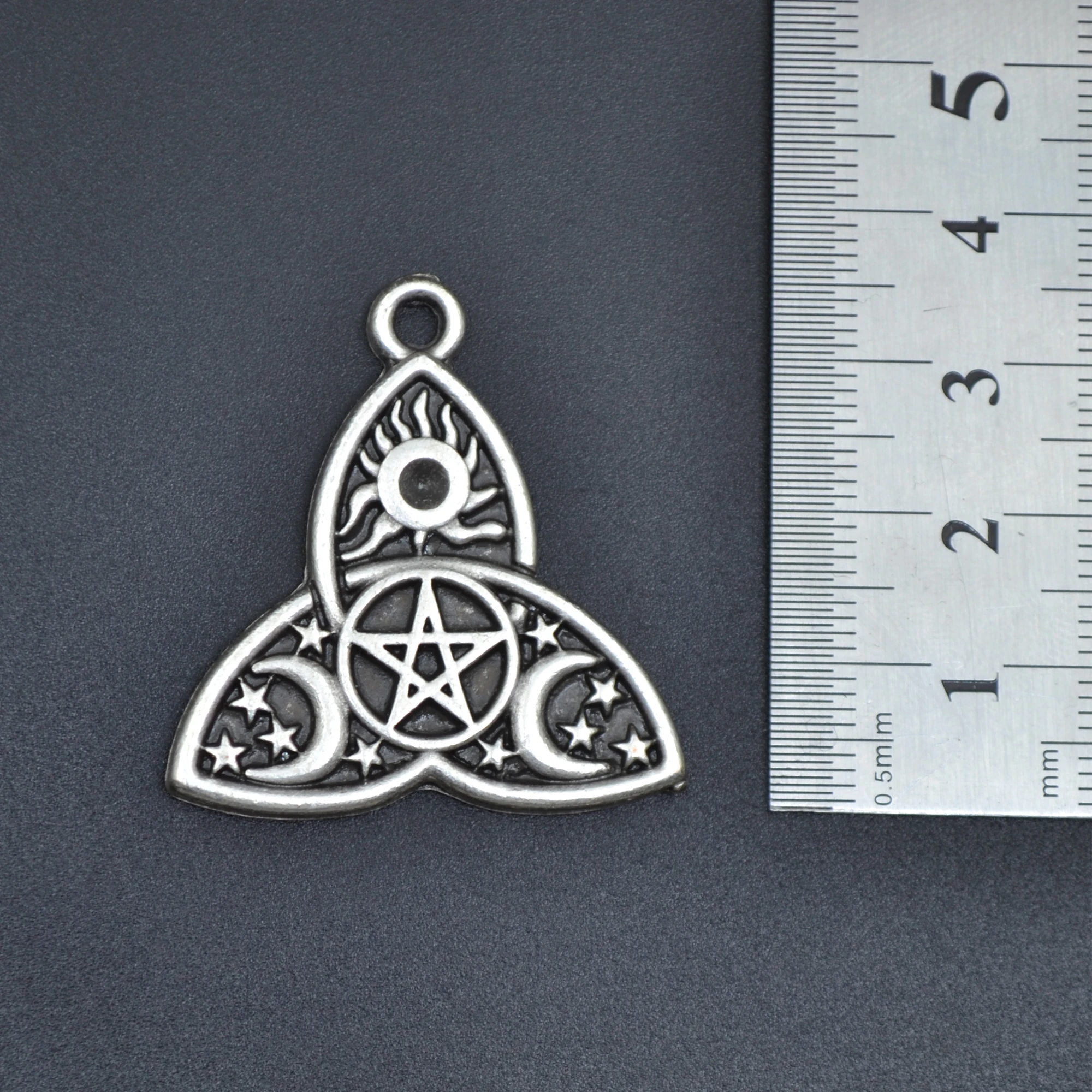 Triquetra - Kelt Düğümü Sembolü Kolye - Gümüş ( Silver ) Renk - 60 cm Düz Ezme Zincir Kolye