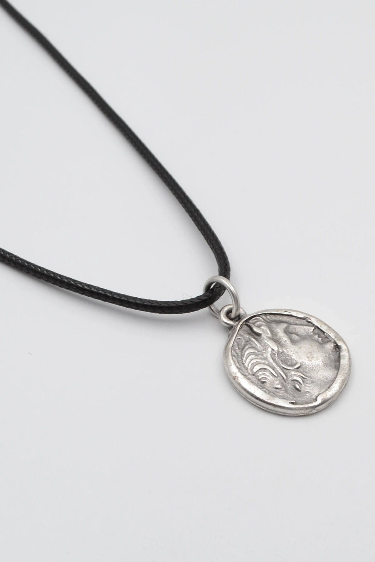 Yunan Antik Makedonya Kralı Büyük İskender Siyah Deri İp Kolye - Antik Gümüş Kaplama - Kadın Erkek - 60 cm