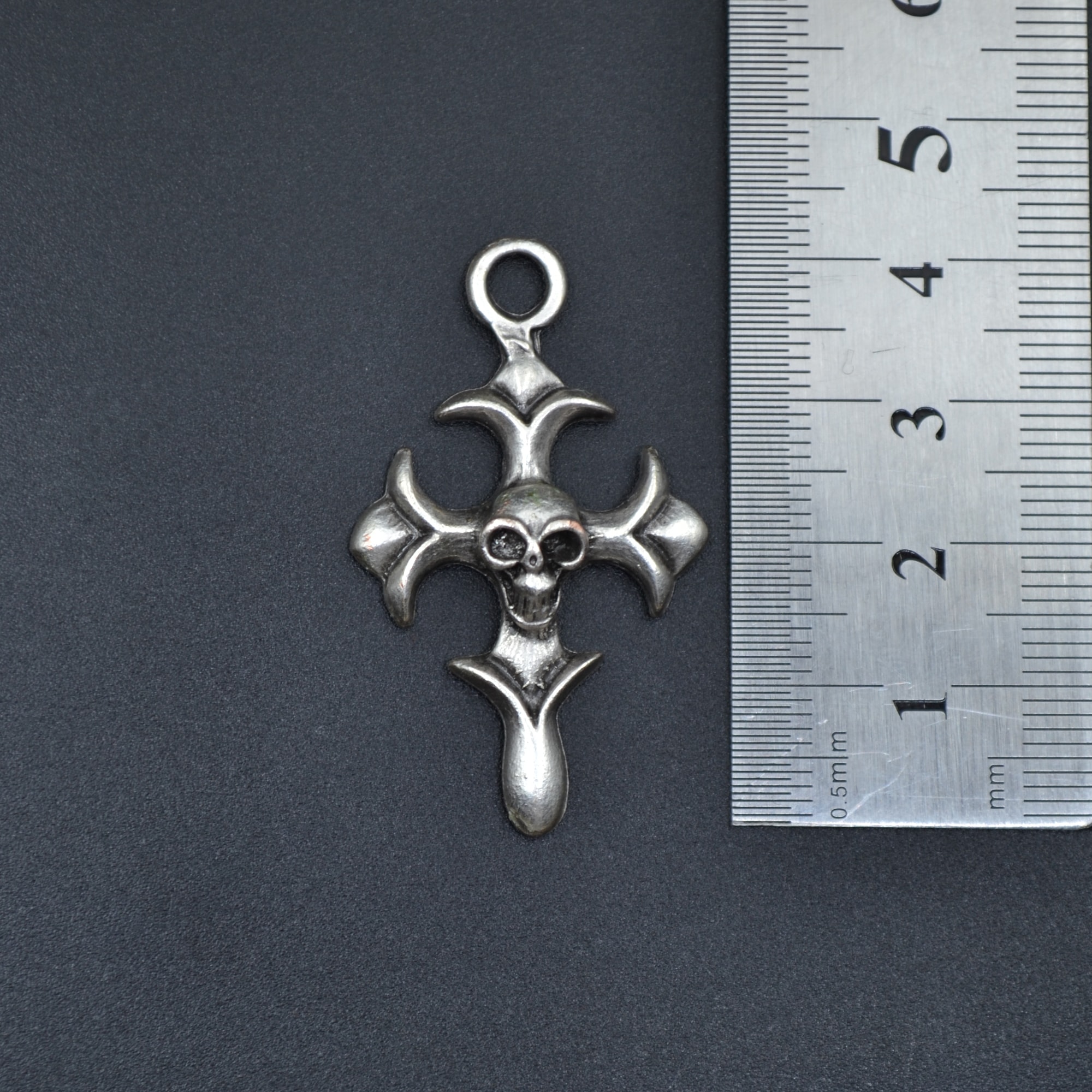 Kuru Kafalı Haç Kolye - Gümüş ( Silver ) Renk - 60 cm Düz Ezme Zincir Kolye