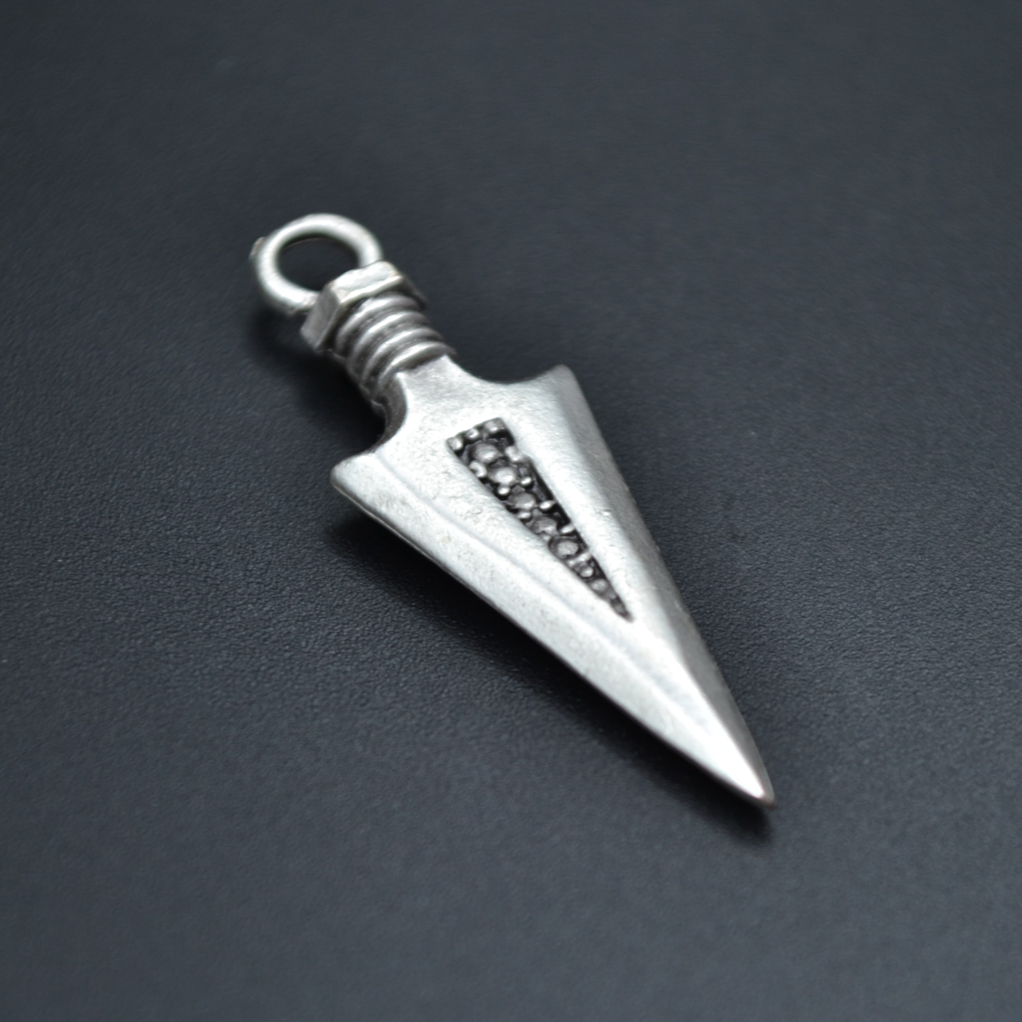 Ok Ucu Şeklinde Kolye - Gümüş ( Silver ) Renk - 60 cm Düz Ezme Zincir Kolye