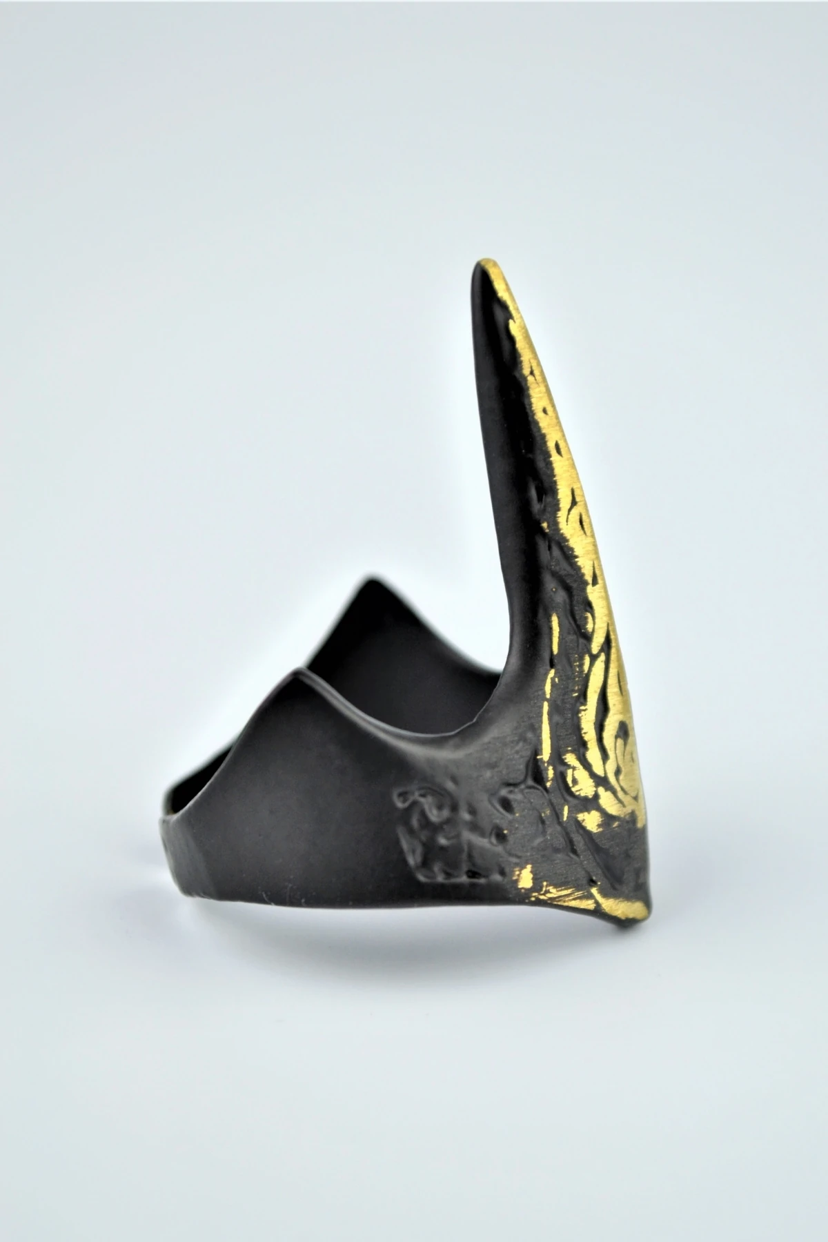 Zihgir Baş Parmak Okçu Mat Siyah Gold Detaylı Ayarlamalı Erkek Yüzük