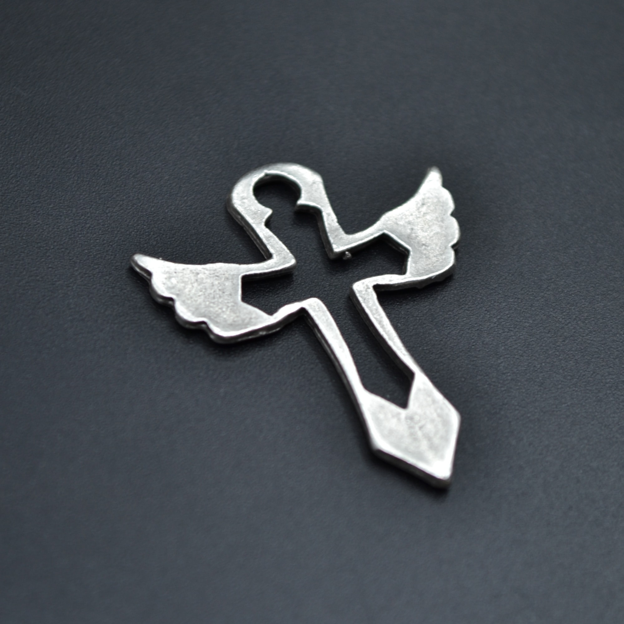 Kanat Detaylı Haç Kolye - Gümüş ( Silver ) Renk - 60 cm Deri İp Kolye