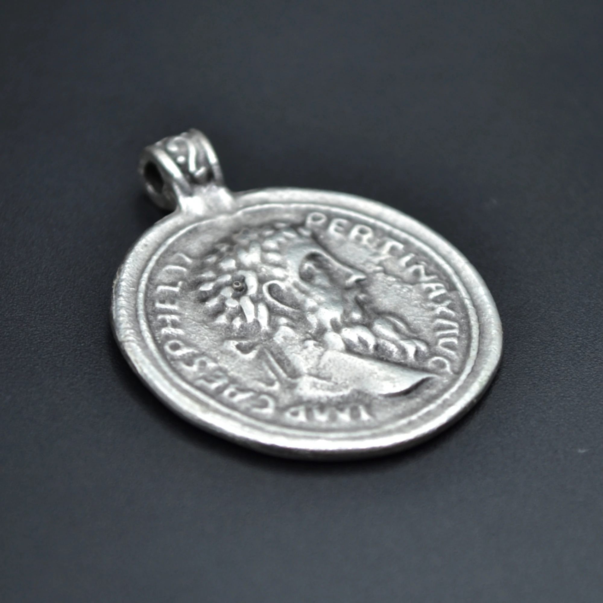 Roma Parası Sikke Kolye - Gümüş ( Silver ) Renk - 60 cm Deri İp Kolye