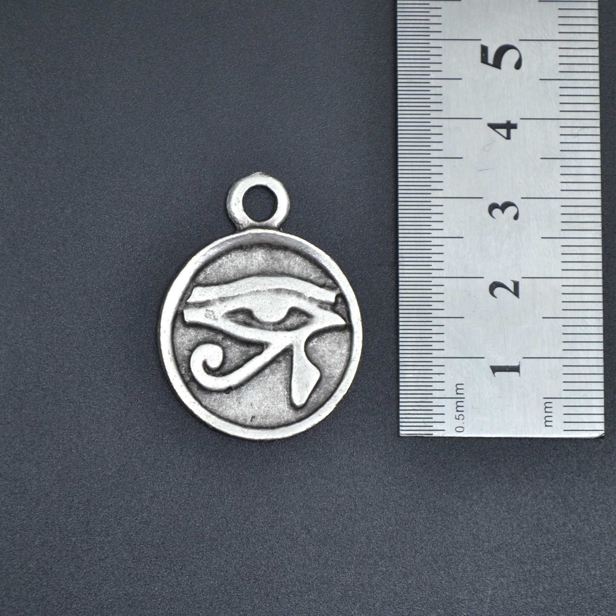 Ra'nın Gözü Madalyon Kolye - Gümüş ( Silver ) Renk - 60 cm Deri İp Kolye